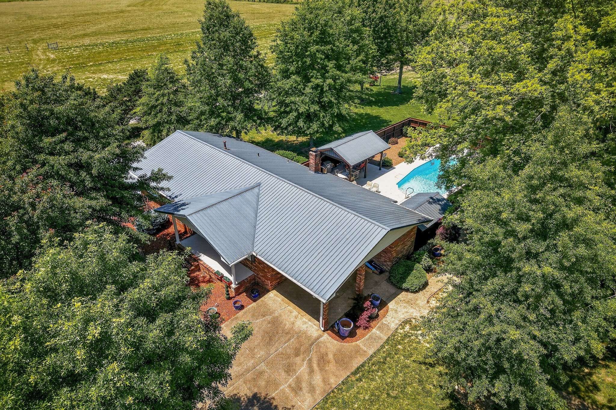 1956 Shady Grove Rd, Morrison, TN 37357