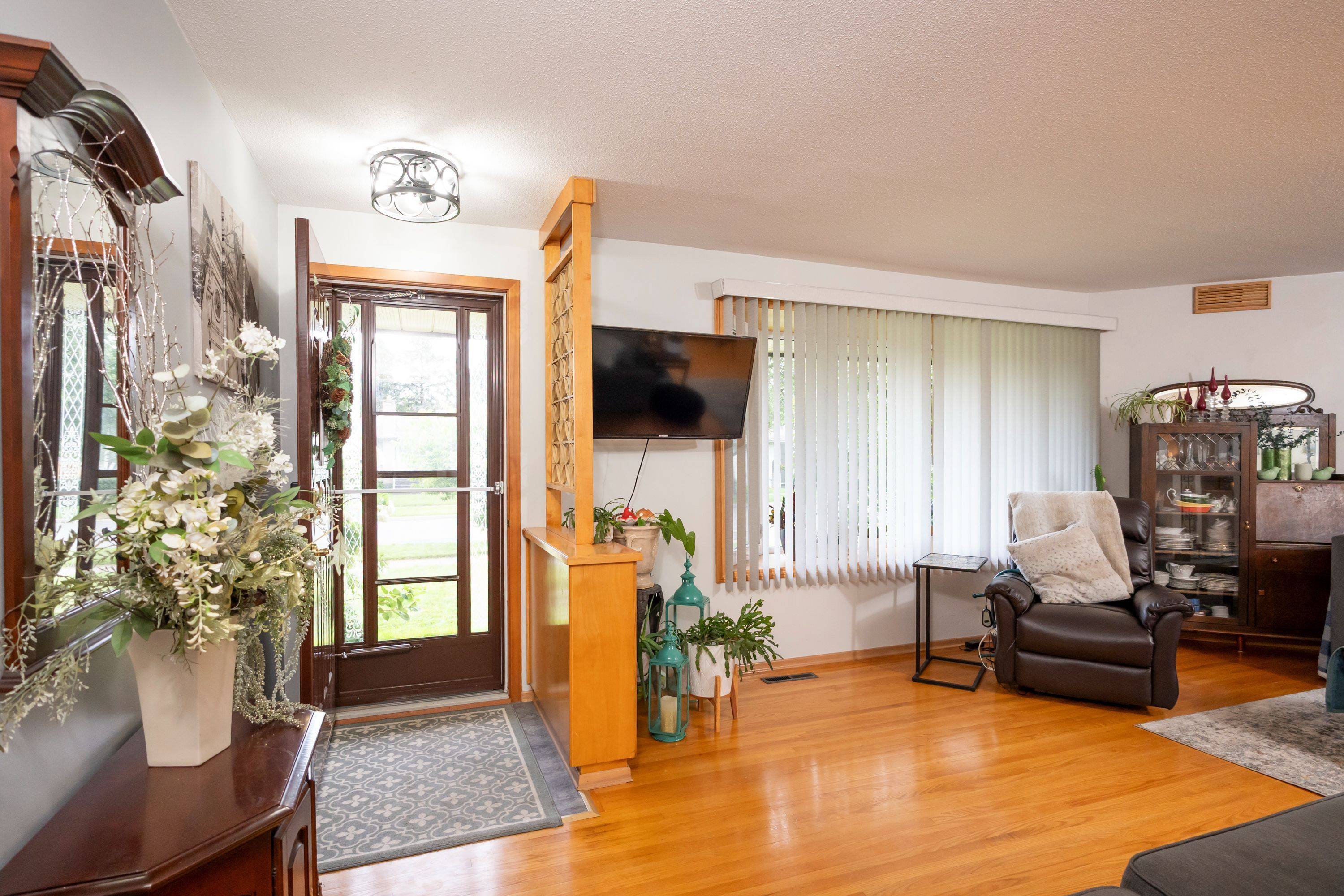 159 Hogarth ST, Thunder Bay, ON P7A 7H1