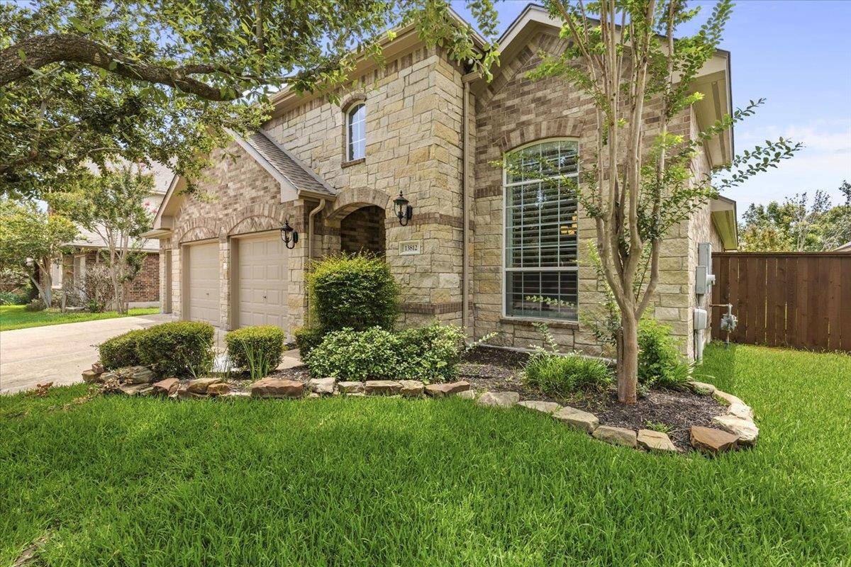 13812 Long Shadow DR, Manor, TX 78653