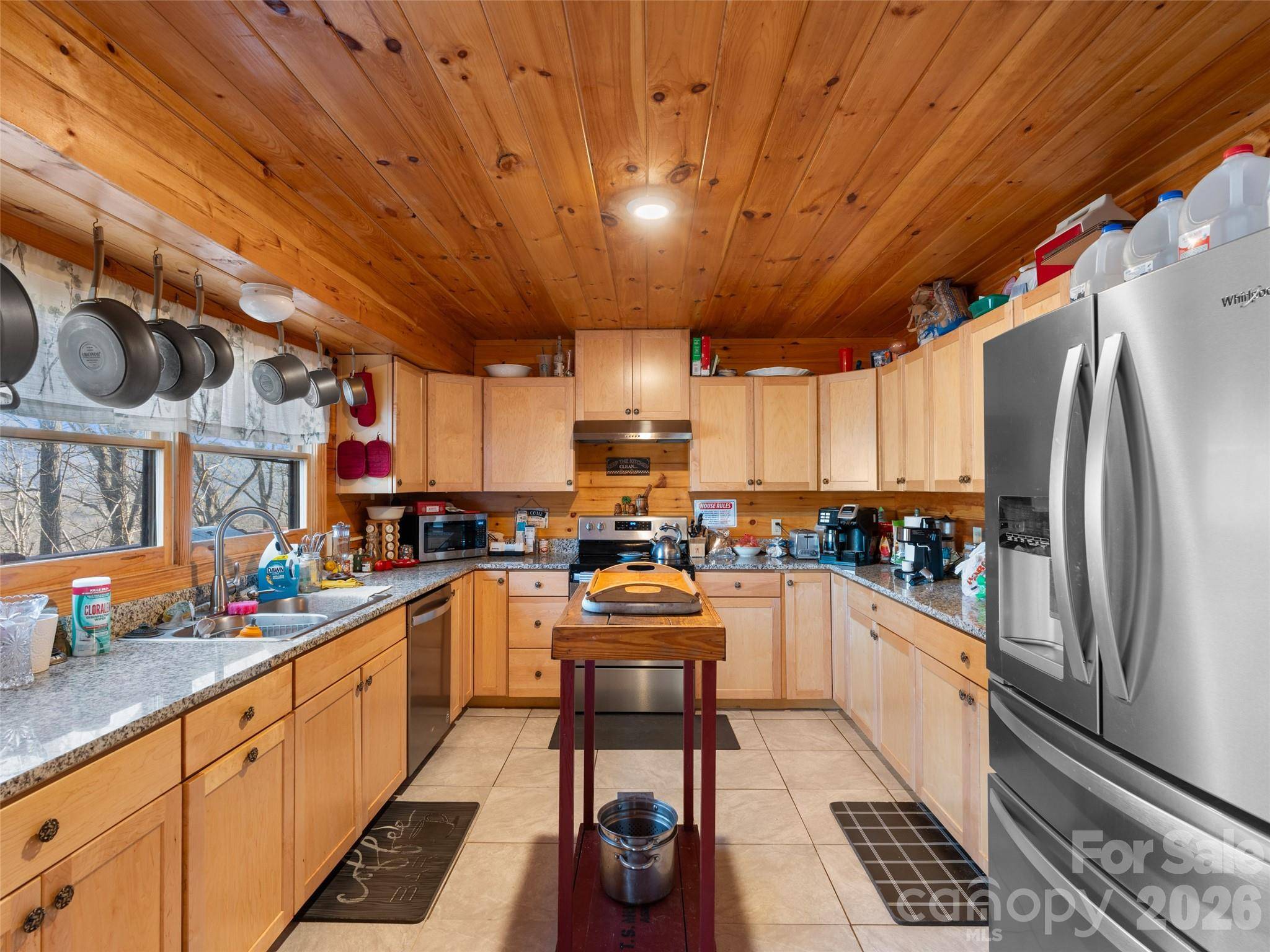 252 Idylwild LN, Black Mountain, NC 28711