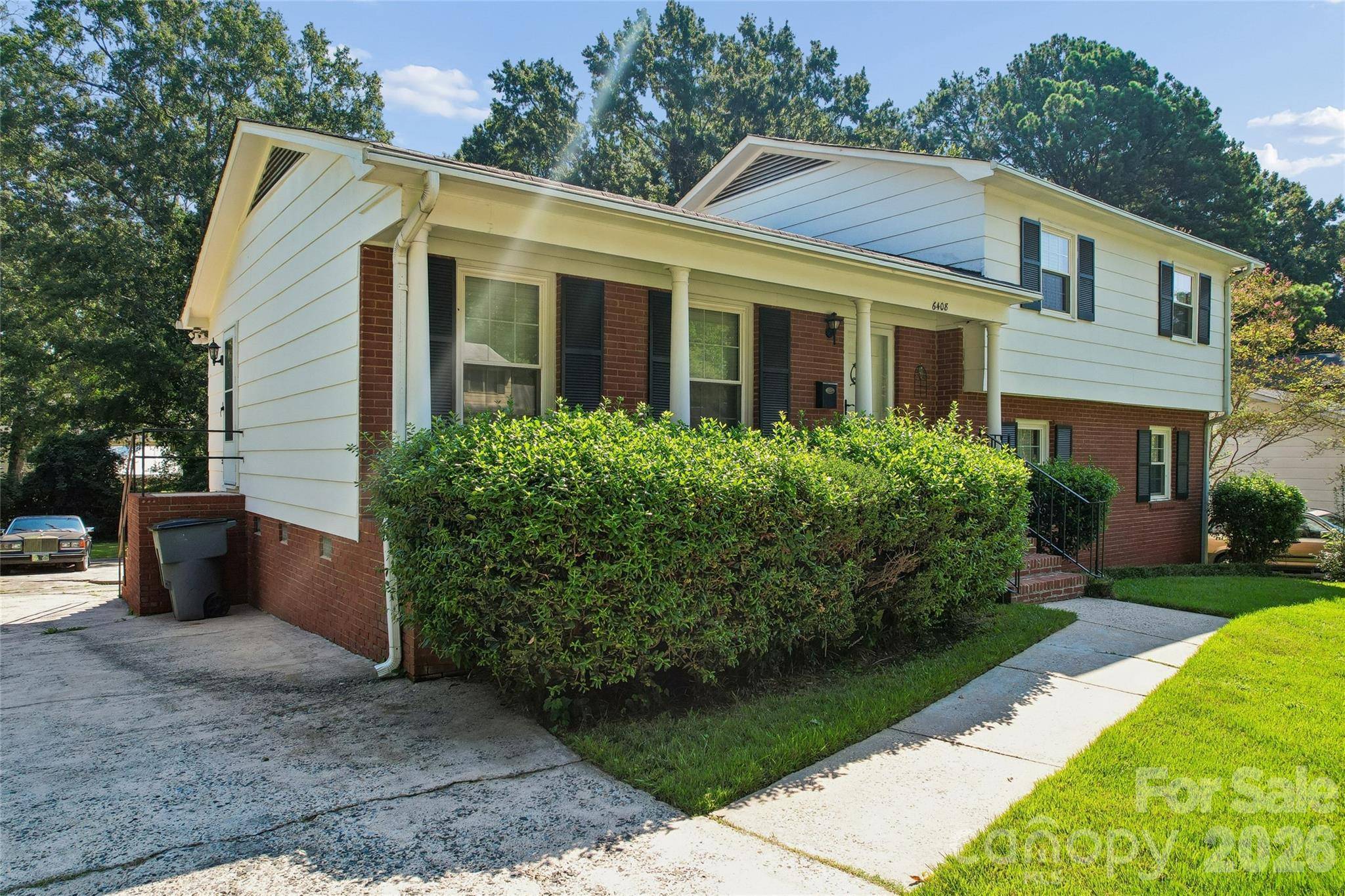 6408 Spring Garden LN, Charlotte, NC 28213