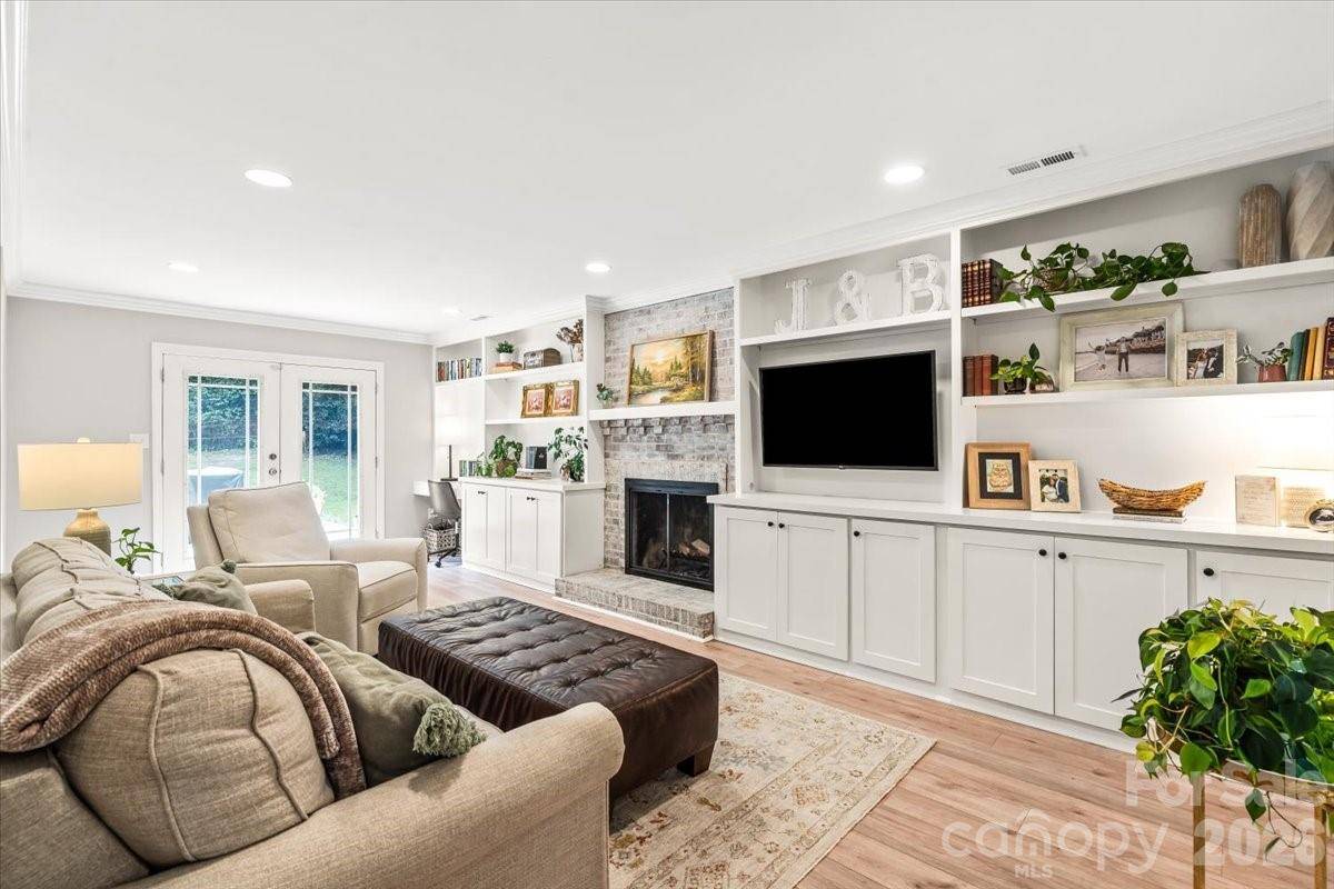 642 Furrow DR, Charlotte, NC 28270