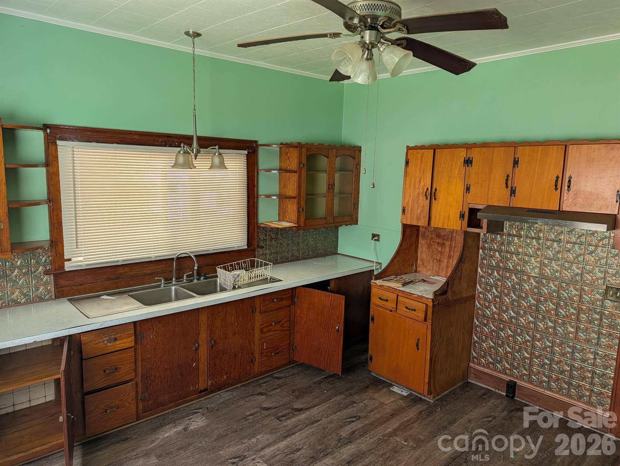 919 W 1st ST, Lowell, NC 28098