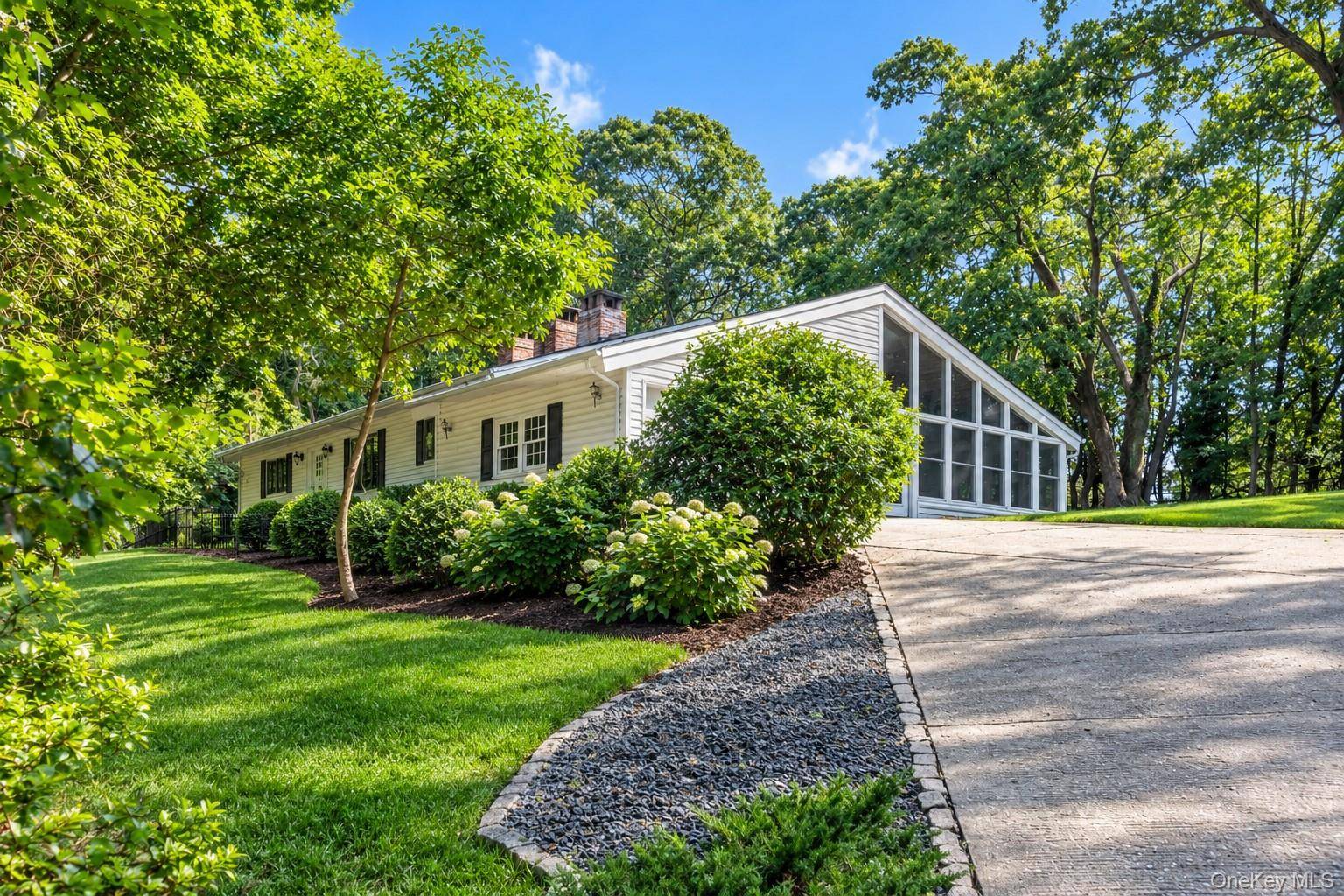 106 Boney LN, Nissequogue, NY 11780