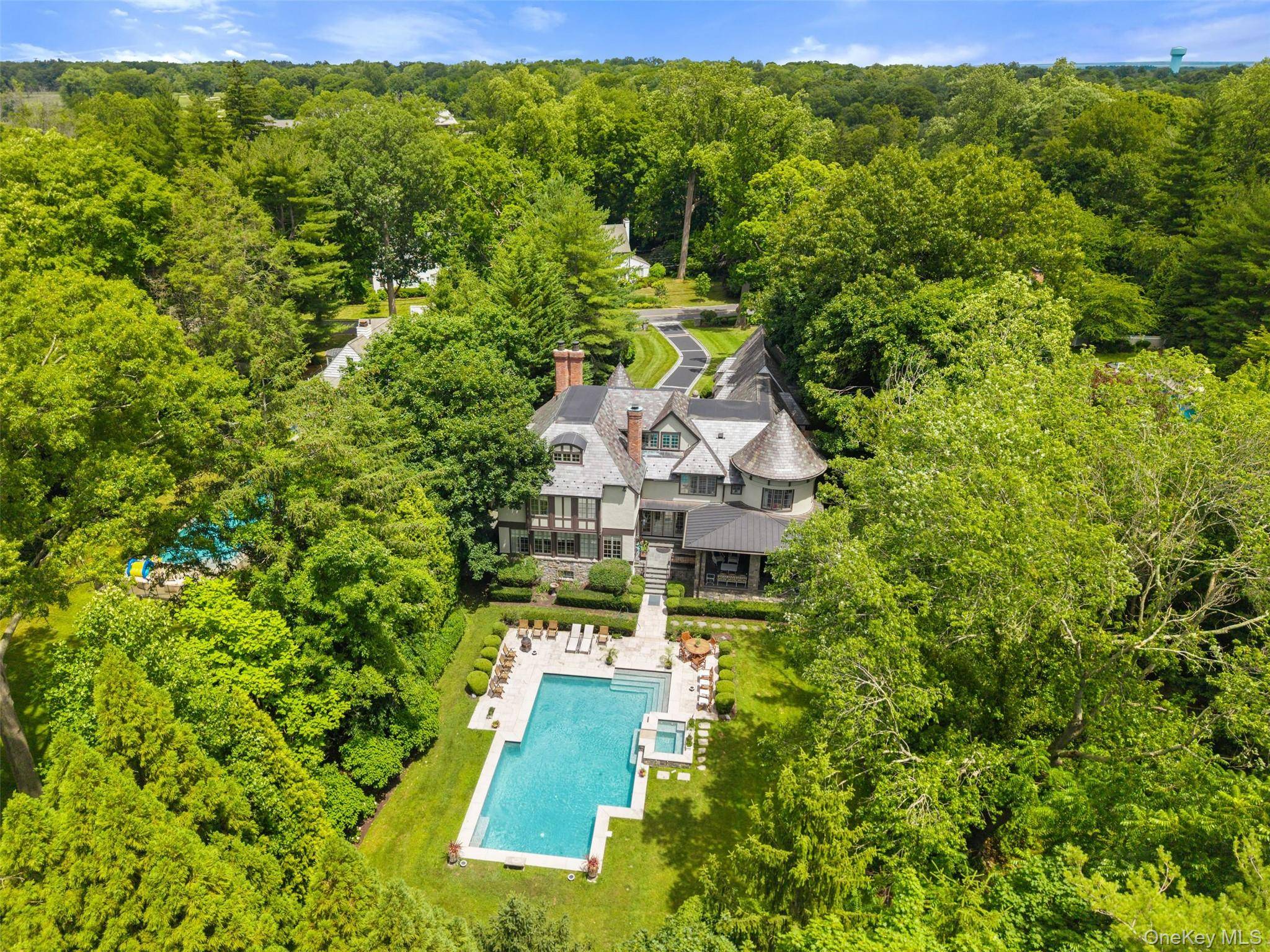 10 Broadmoor RD, Scarsdale, NY 10583