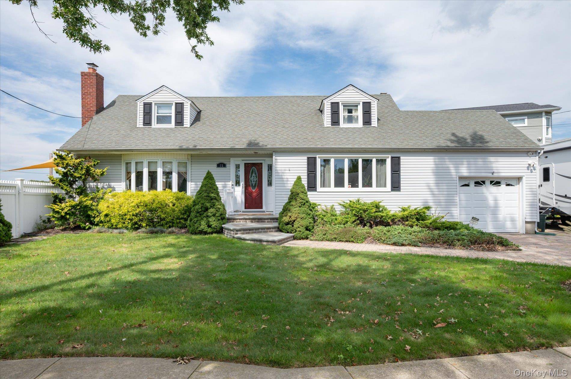 15 E Lincoln AVE, Massapequa, NY 11758