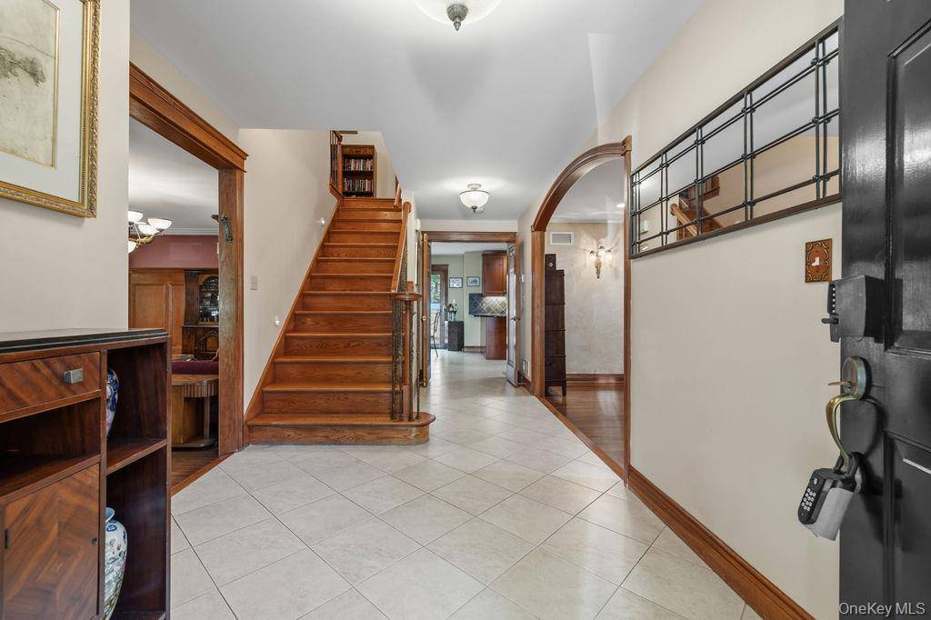 10 Rockingham RD, Spring Valley, NY 10977