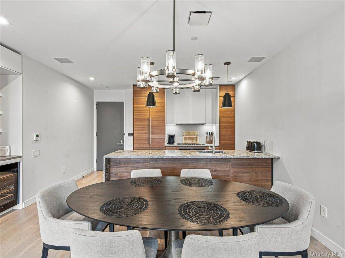 2121 31st ST #2C, Astoria, NY 11105