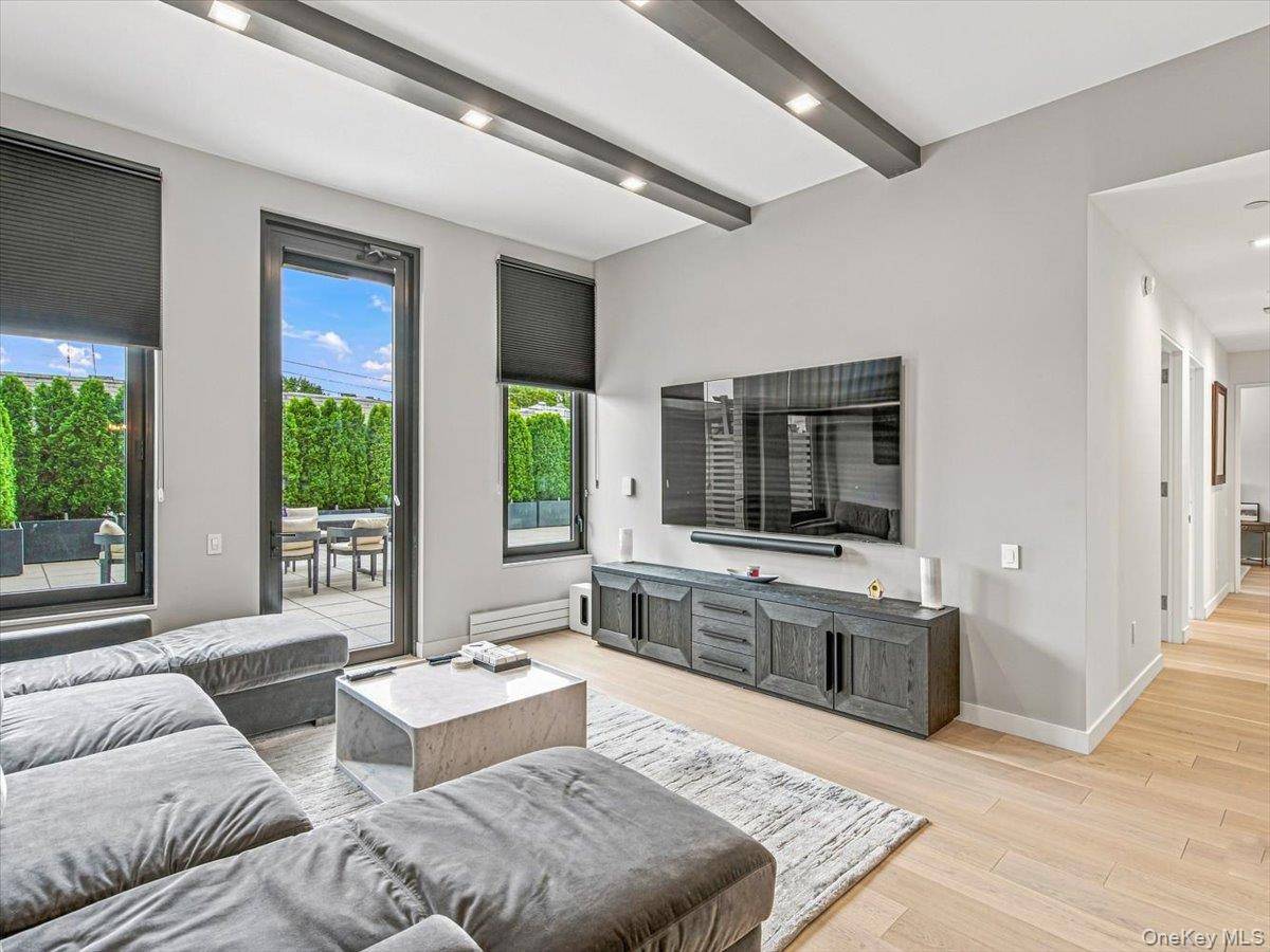 2121 31st ST #2C, Astoria, NY 11105
