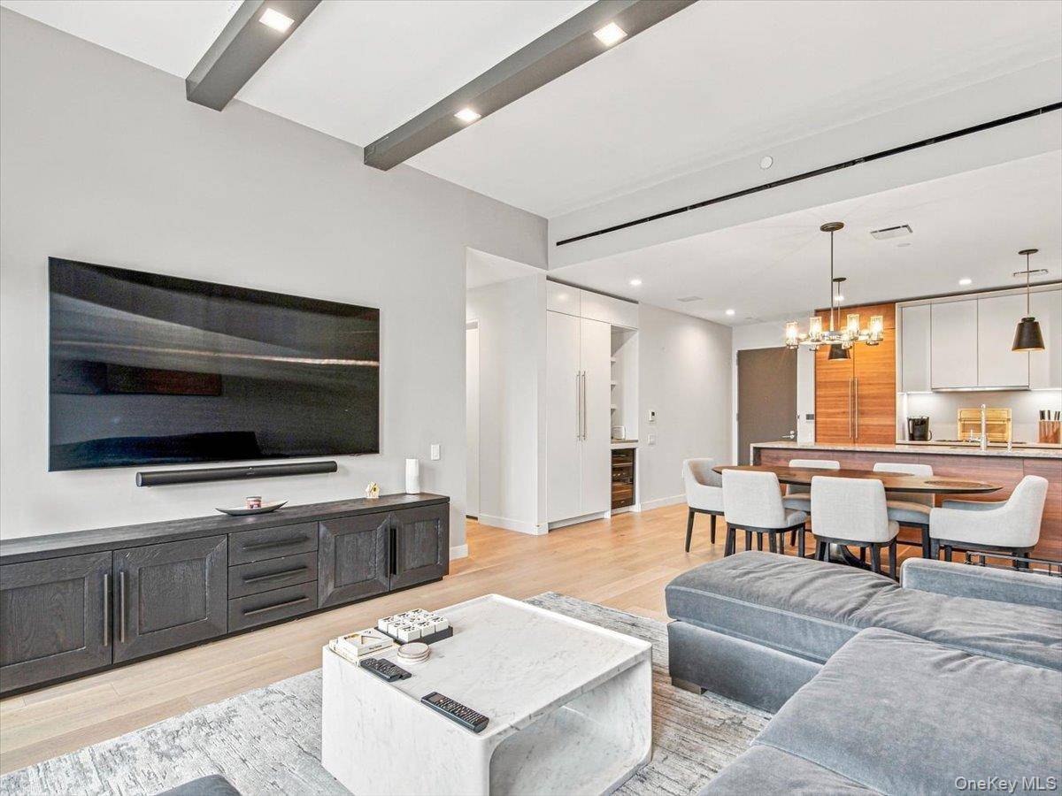 2121 31st ST #2C, Astoria, NY 11105