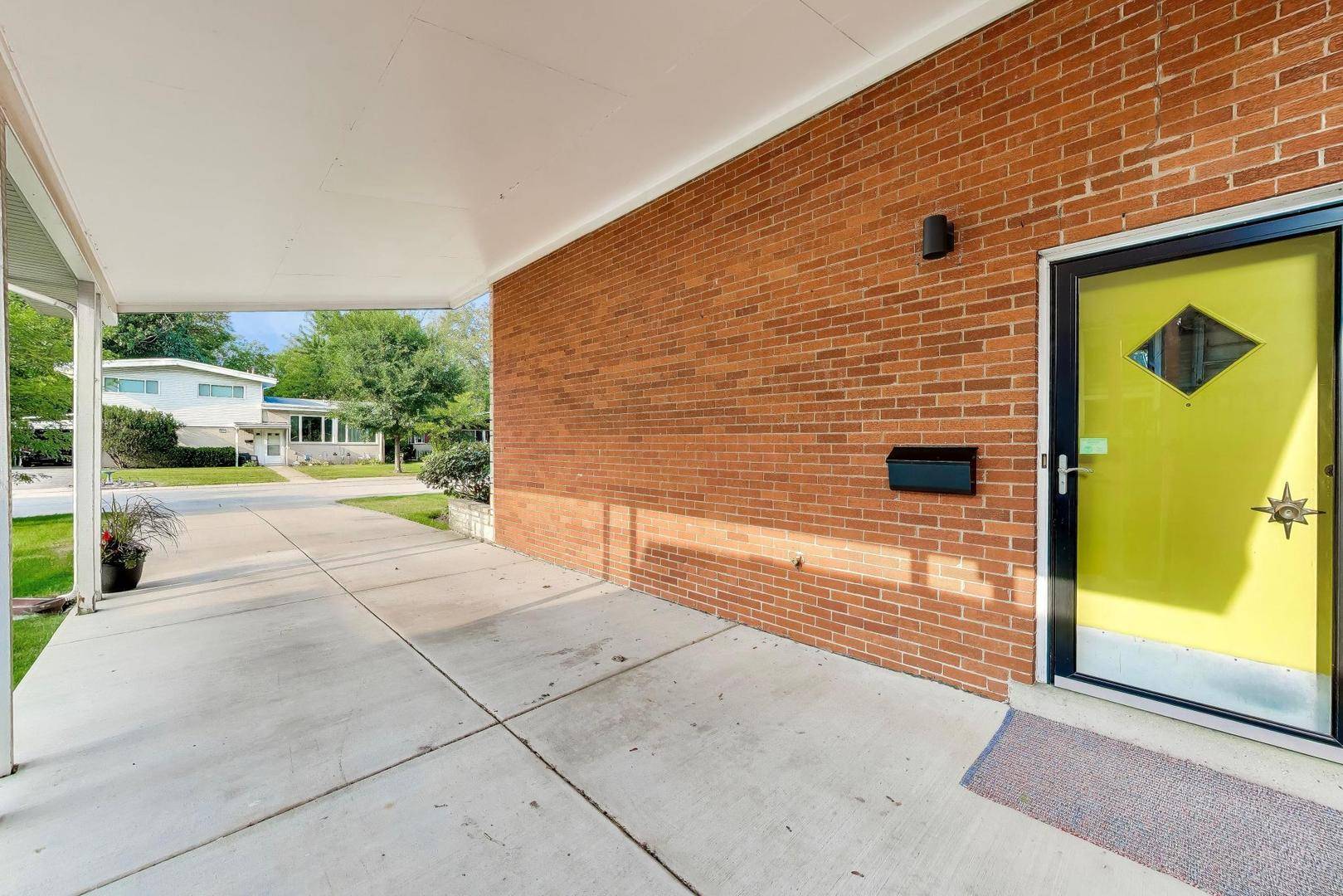 3827 White Cloud DR, Skokie, IL 60076
