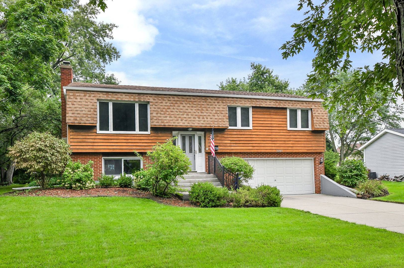 2287 Durham DR, Wheaton, IL 60189