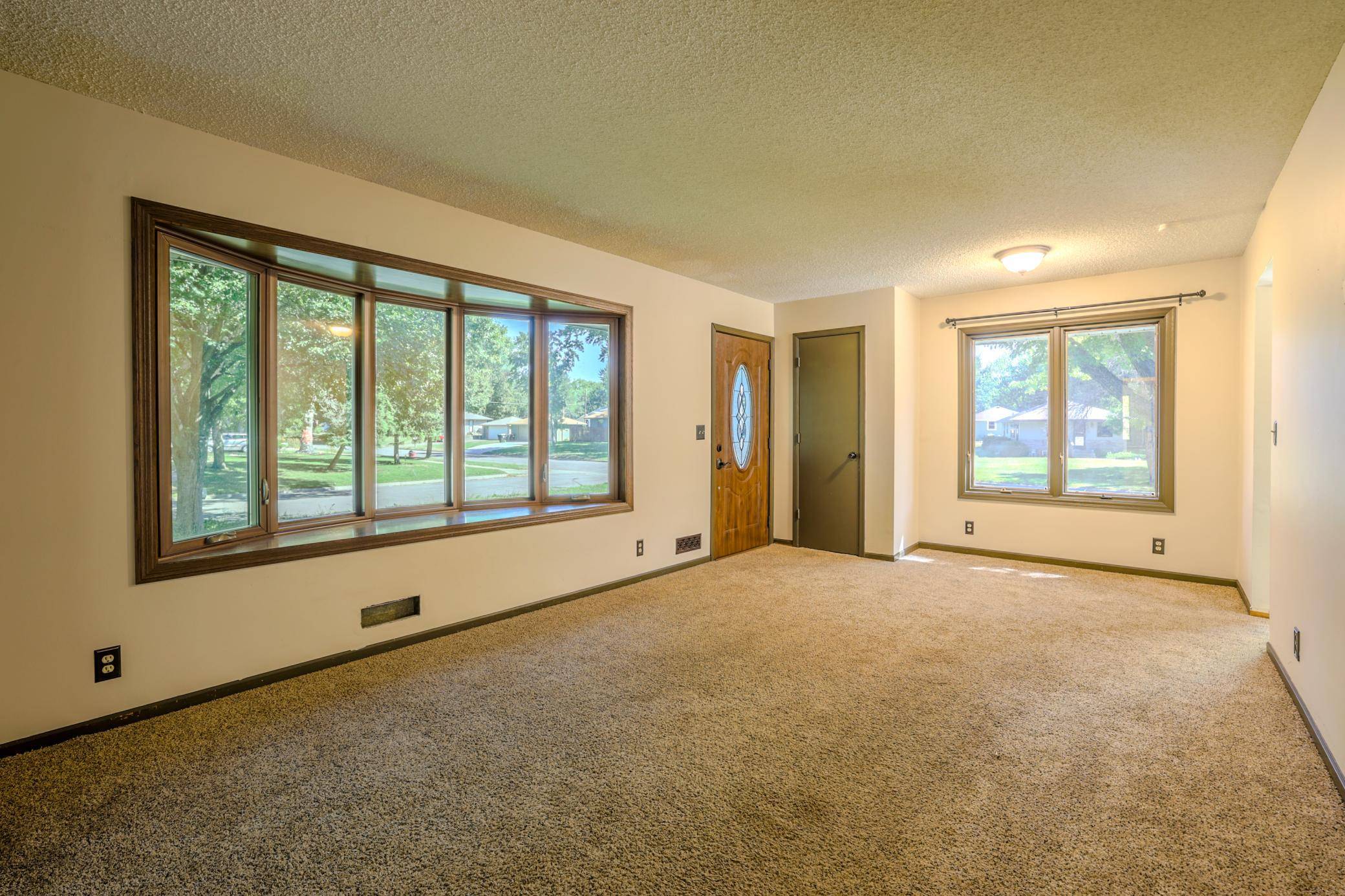 836 112th AVE NW, Coon Rapids, MN 55448