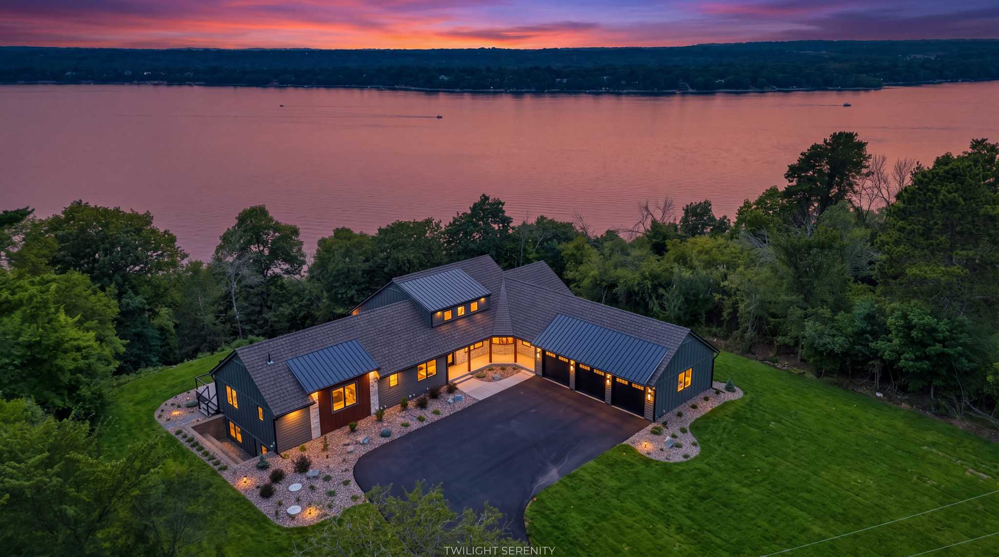 289 Mayer RD, Hudson, WI 54016