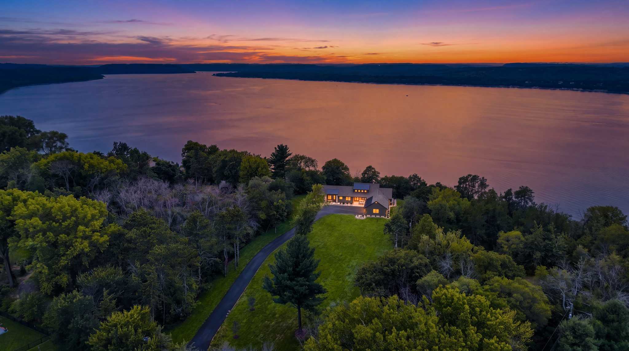 289 Mayer RD, Hudson, WI 54016