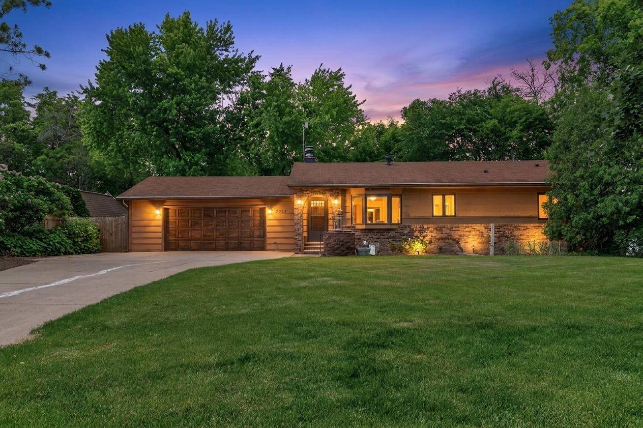 7712 Riverdale DR N, Brooklyn Park, MN 55444