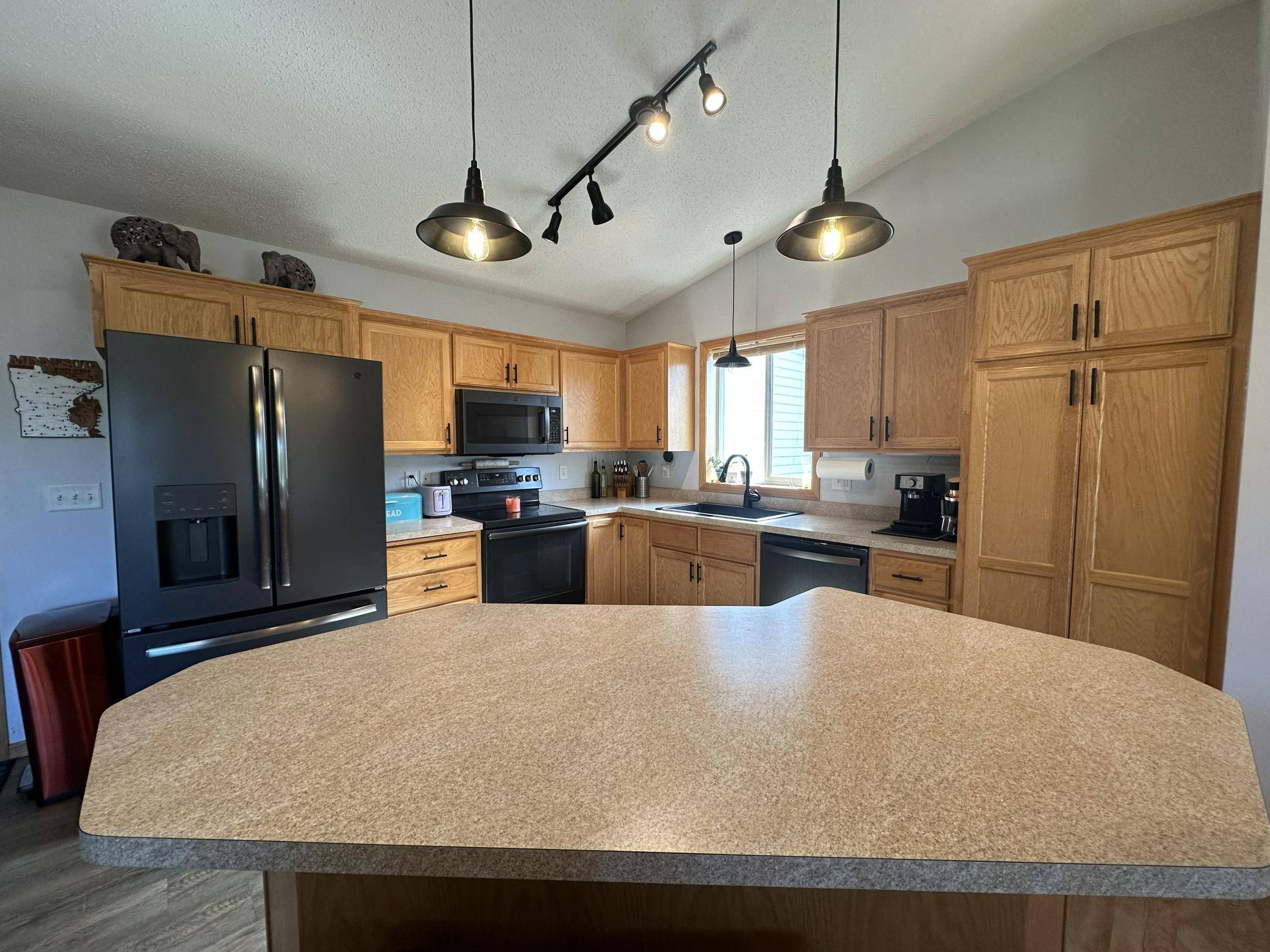 18066 Lincoln CIR NW, Elk River, MN 55330