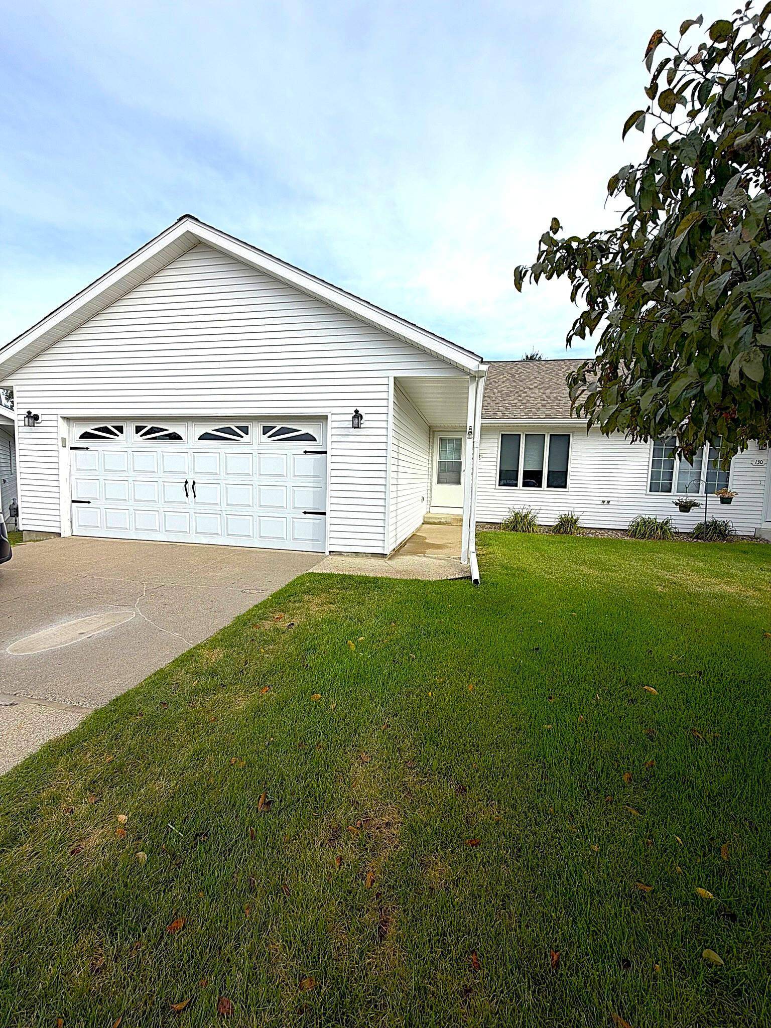 140 Orchard Manor DR SE, Plainview, MN 55964