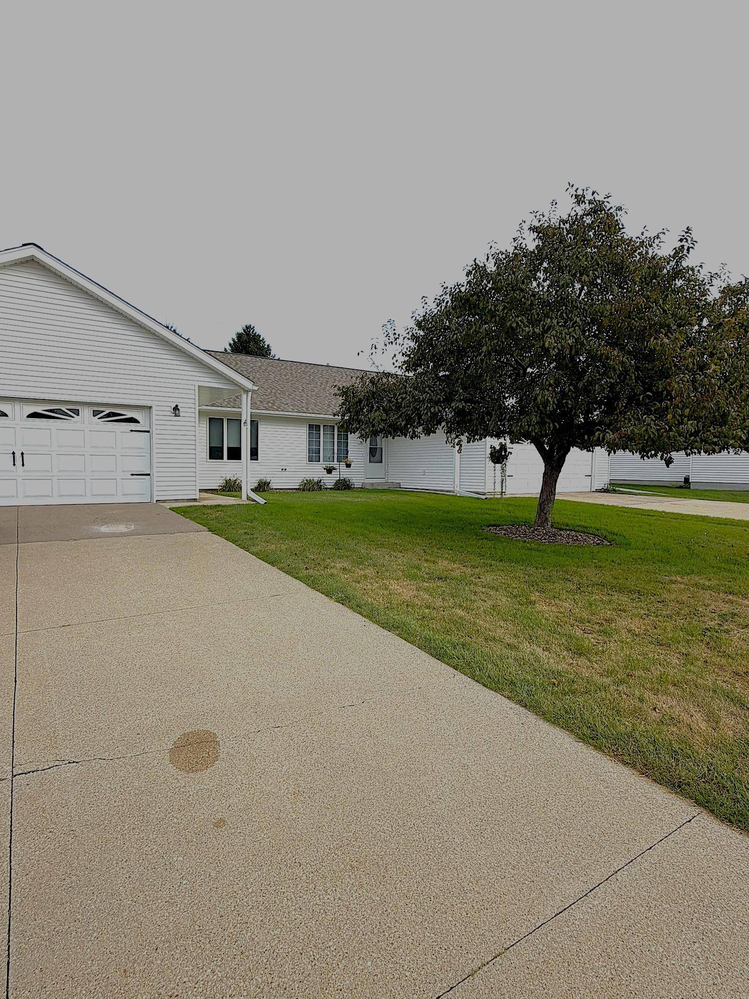 140 Orchard Manor DR SE, Plainview, MN 55964