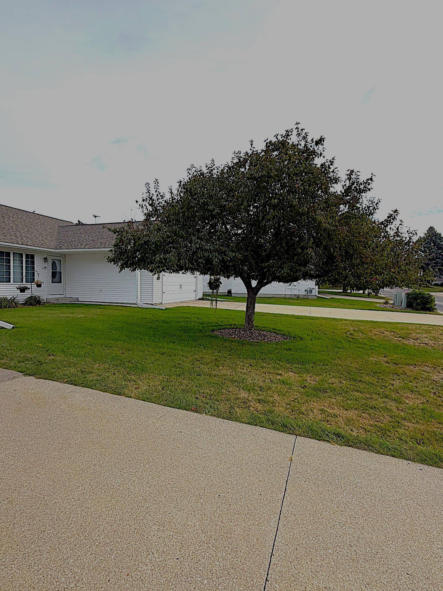 140 Orchard Manor DR SE, Plainview, MN 55964