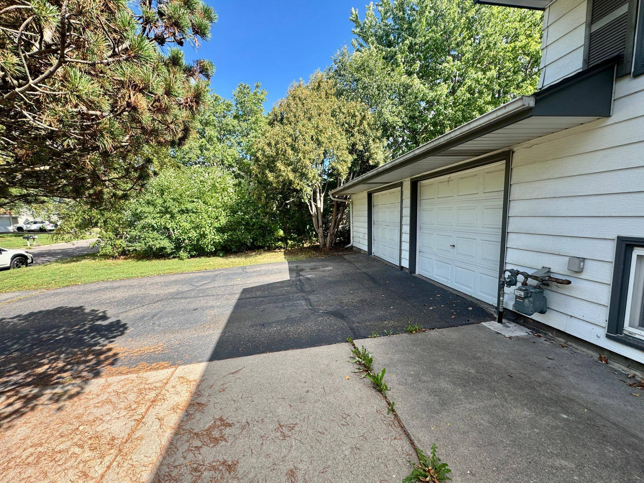 2001 Yellowstone TRL, Brooklyn Park, MN 55444
