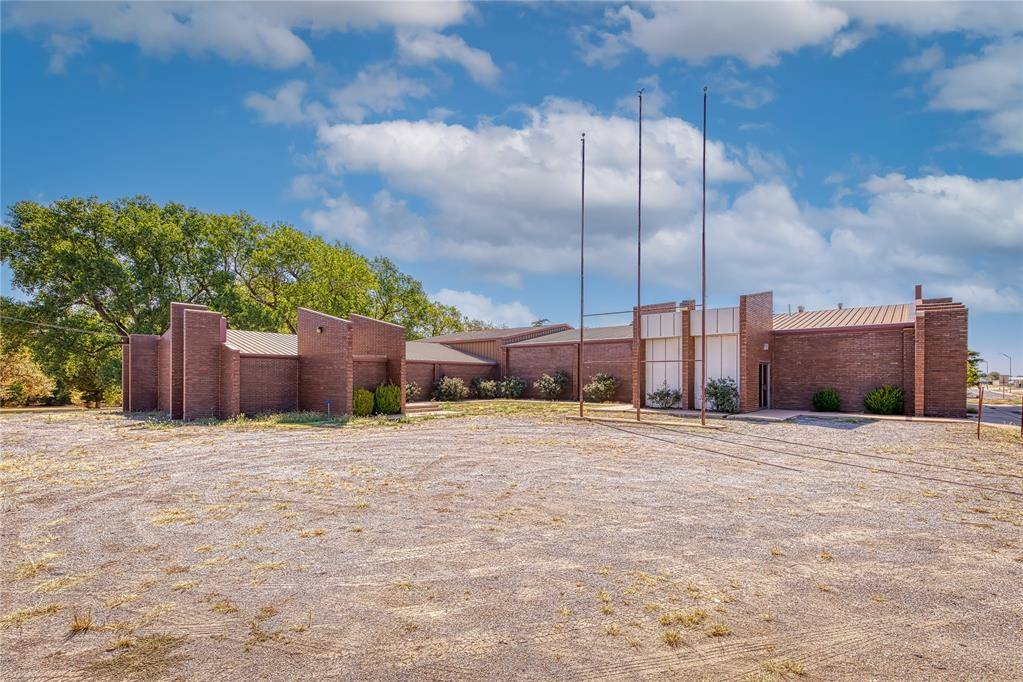 1307 N Glenn English ST, Cordell, OK 73632