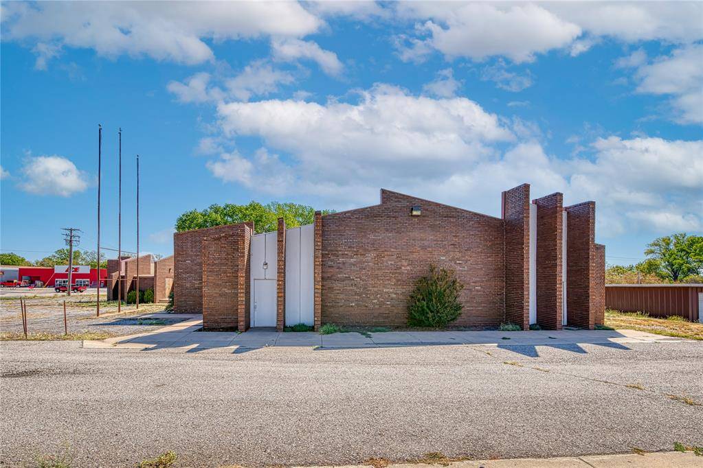1307 N Glenn English ST, Cordell, OK 73632