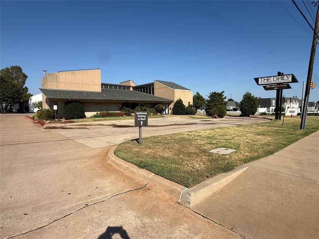 11217 N May AVE, Oklahoma City, OK 73120