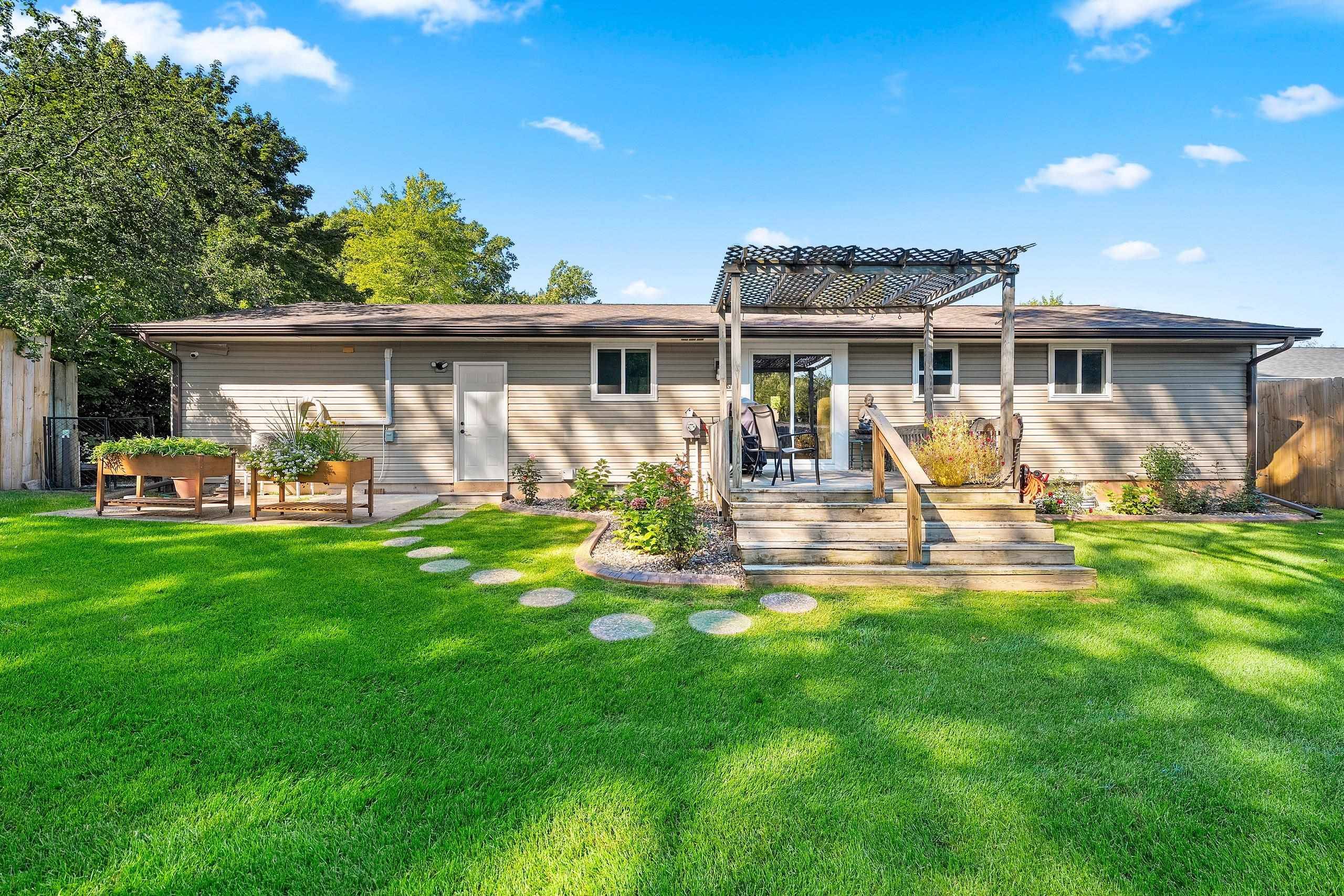 1241 DELRAY DR, Green Bay, WI 54304-1446