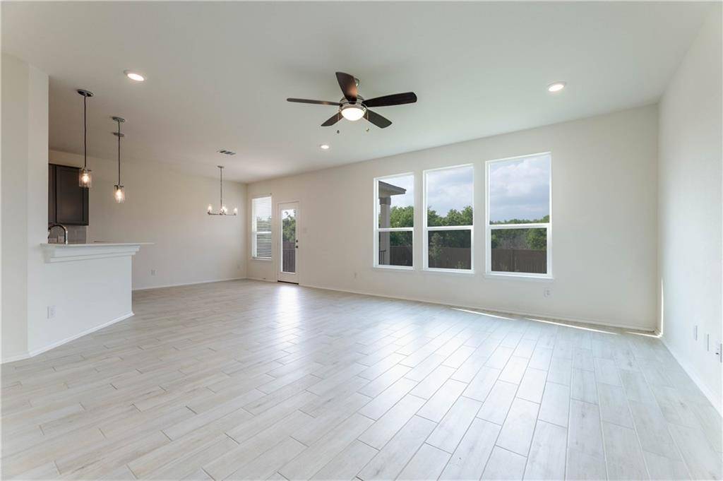 316 Los Cobos LN, Georgetown, TX 78626