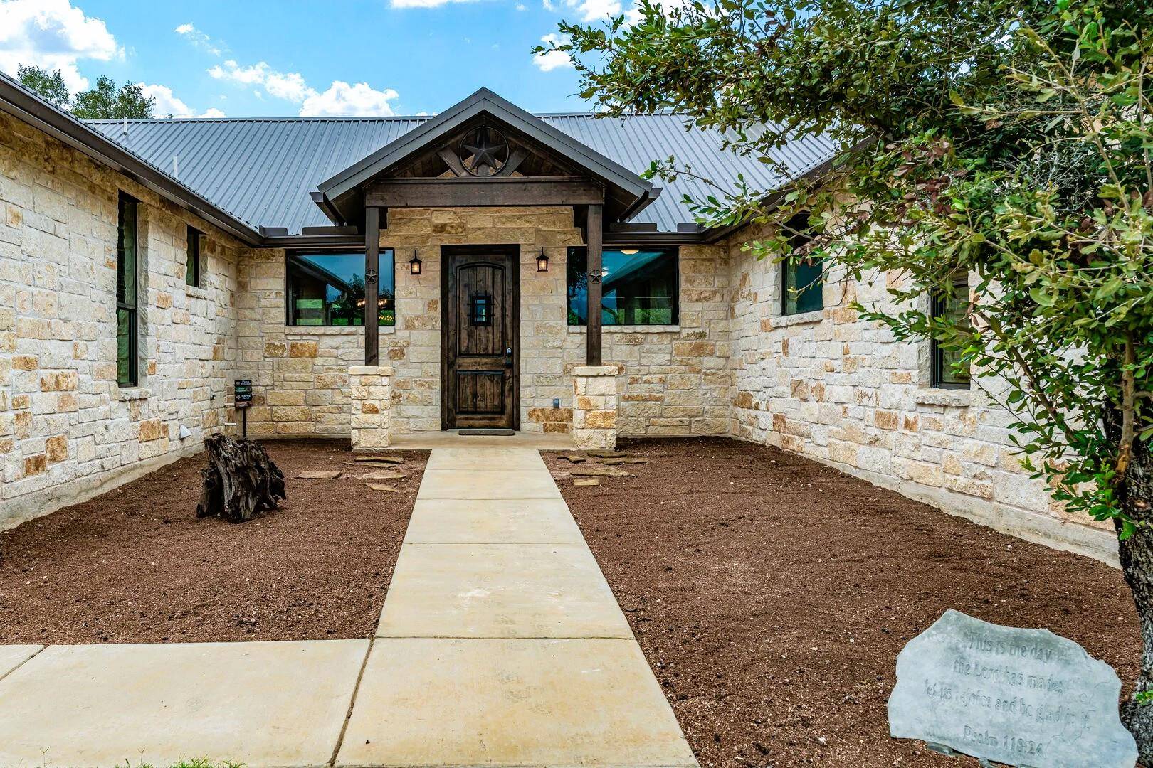 1718 Mountain Valley RD, Concan, TX 78838