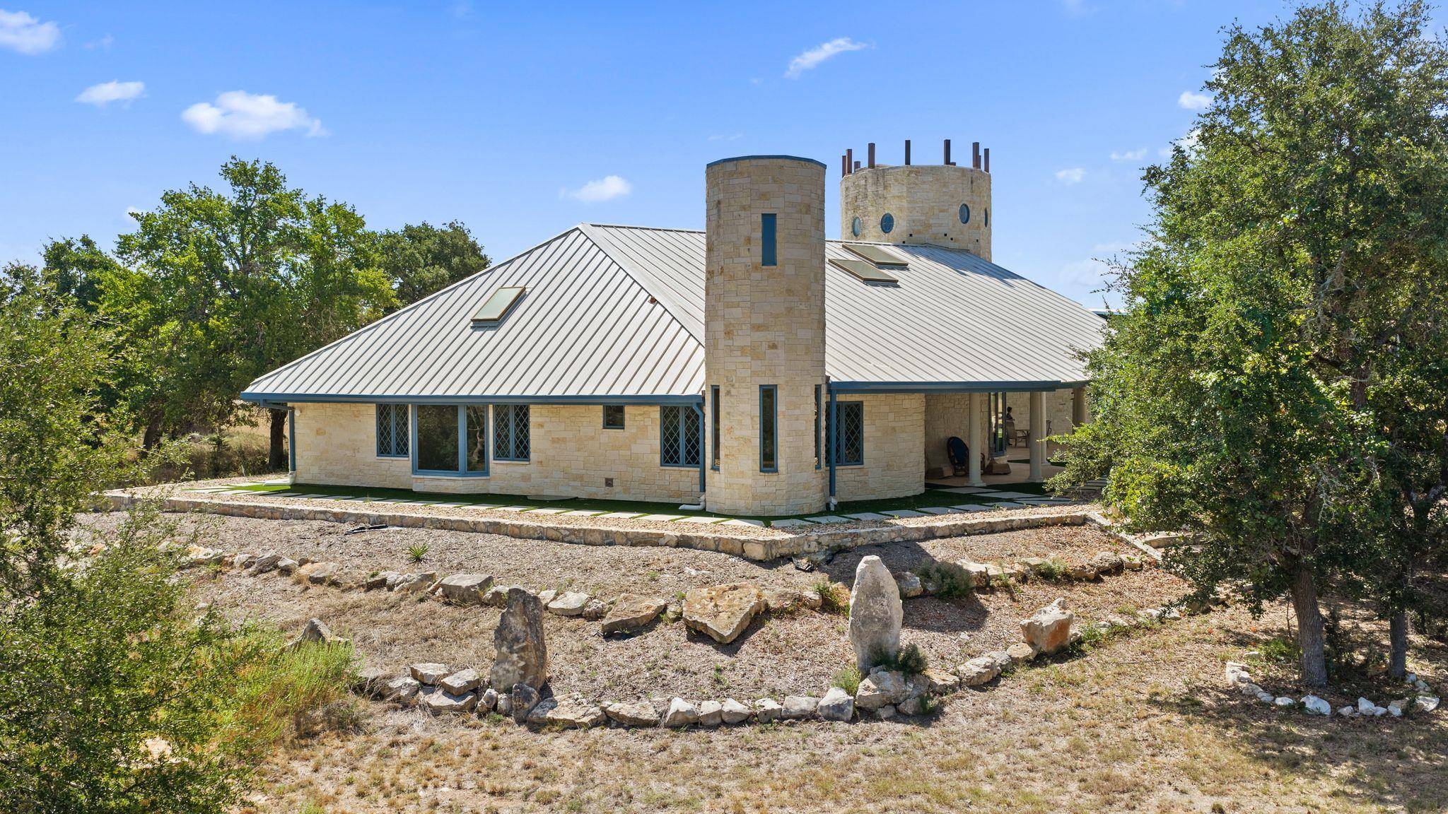 131 S Tailwind DR, Blanco, TX 78606
