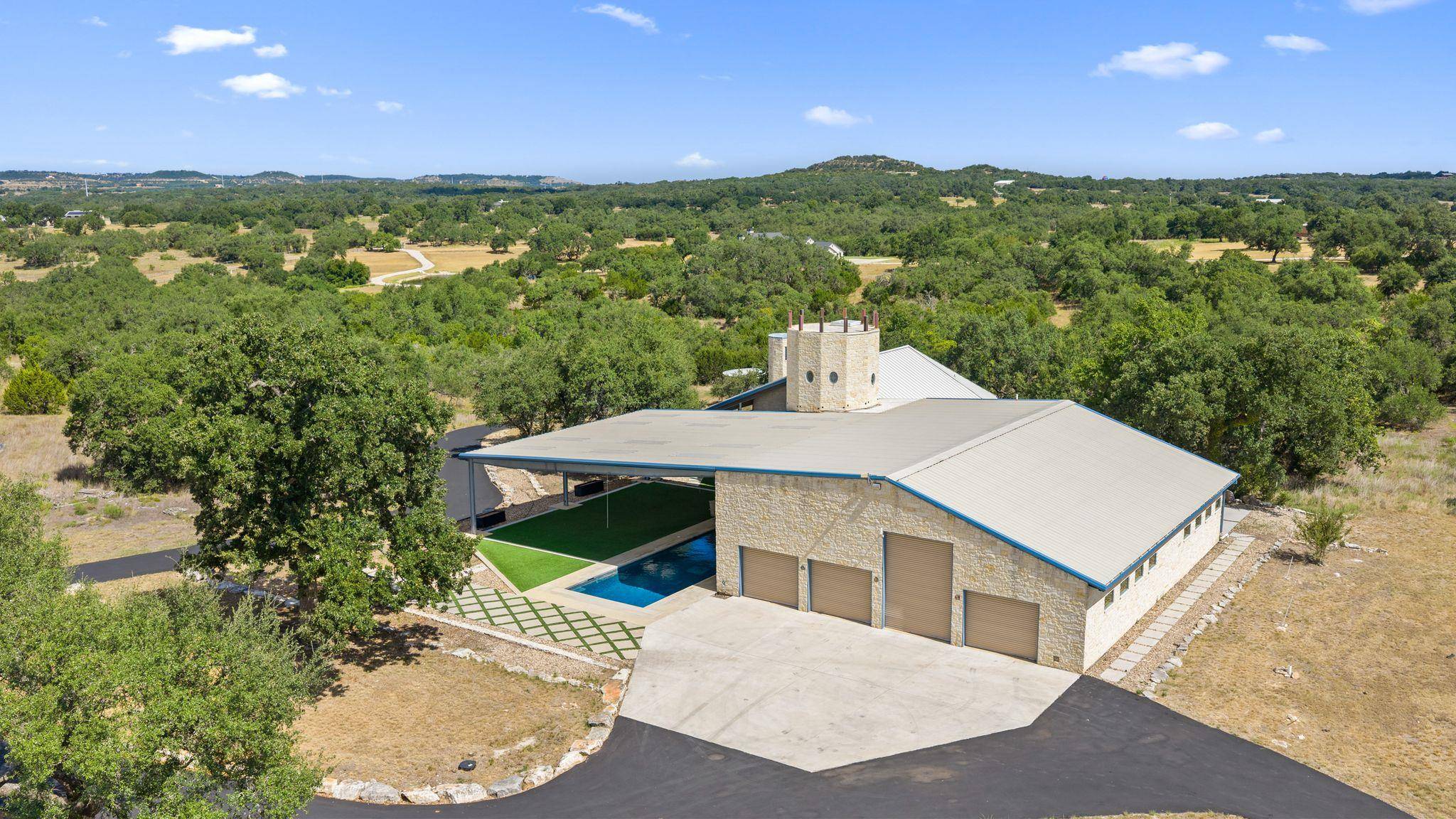 131 S Tailwind DR, Blanco, TX 78606