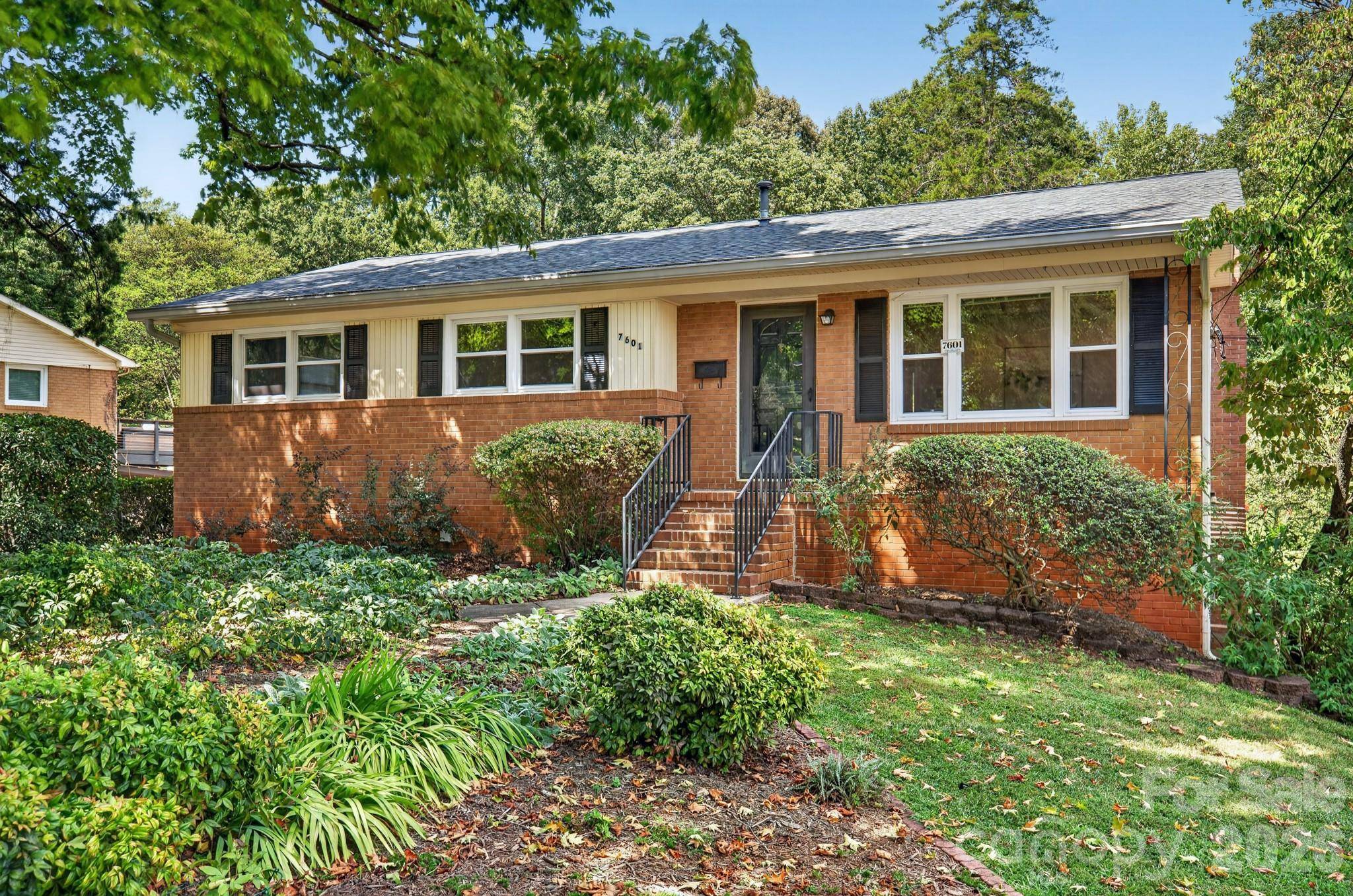 7601 Woodstream DR, Charlotte, NC 28210
