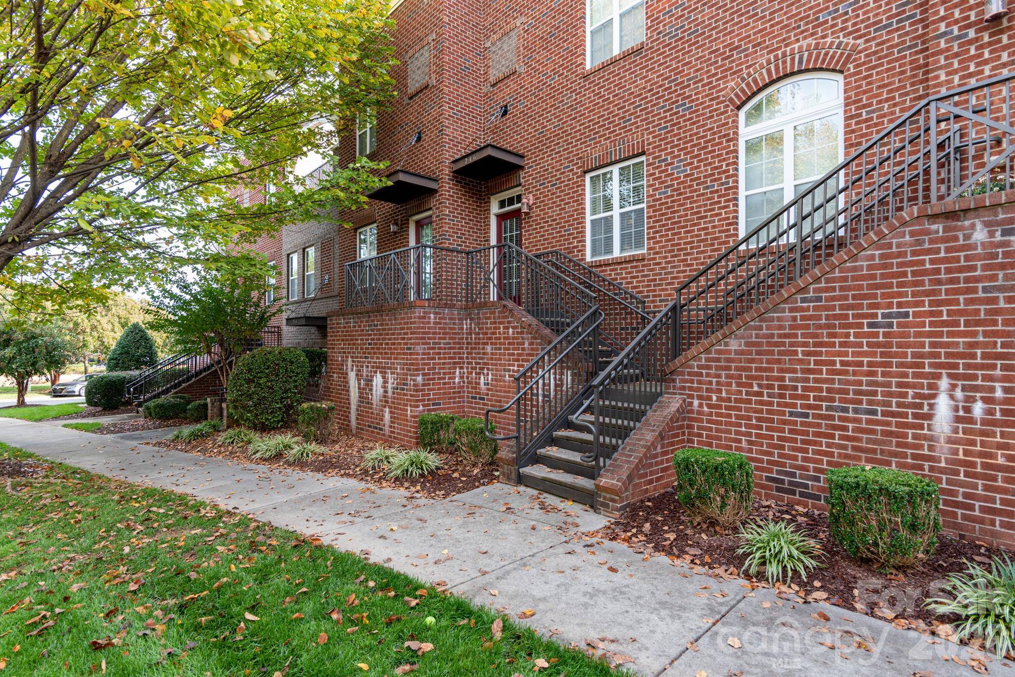 246 Harbour Place DR, Davidson, NC 28036