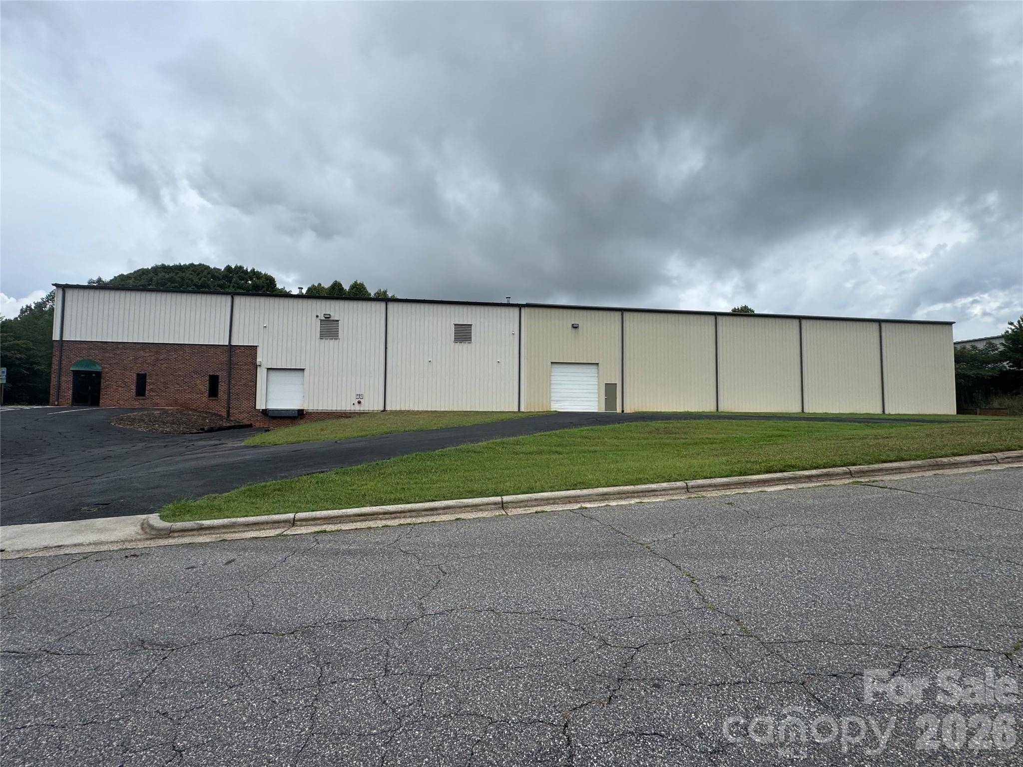 645 11TH Avenue BLVD SE, Hickory, NC 28602