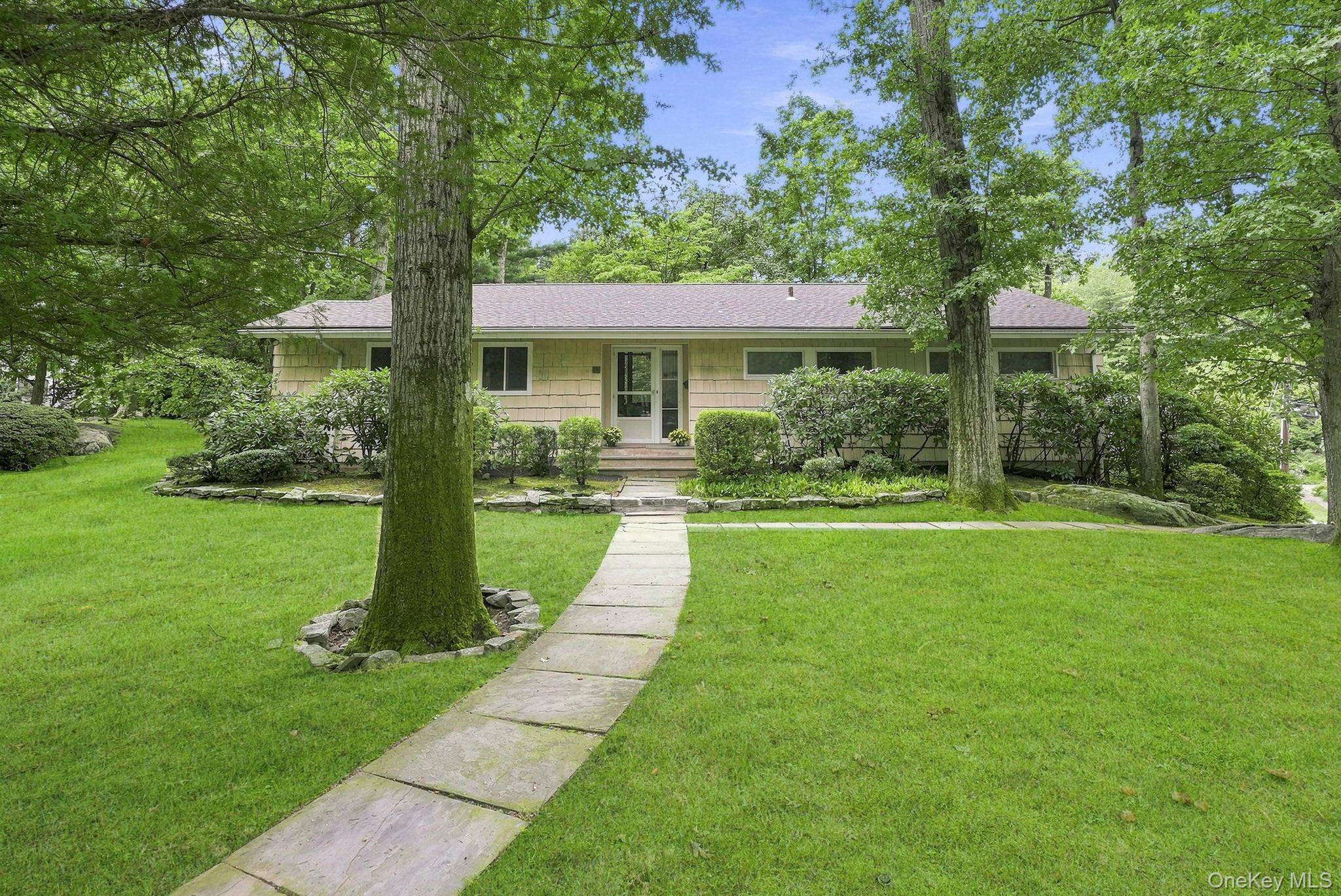 21 Seely PL, Scarsdale, NY 10583