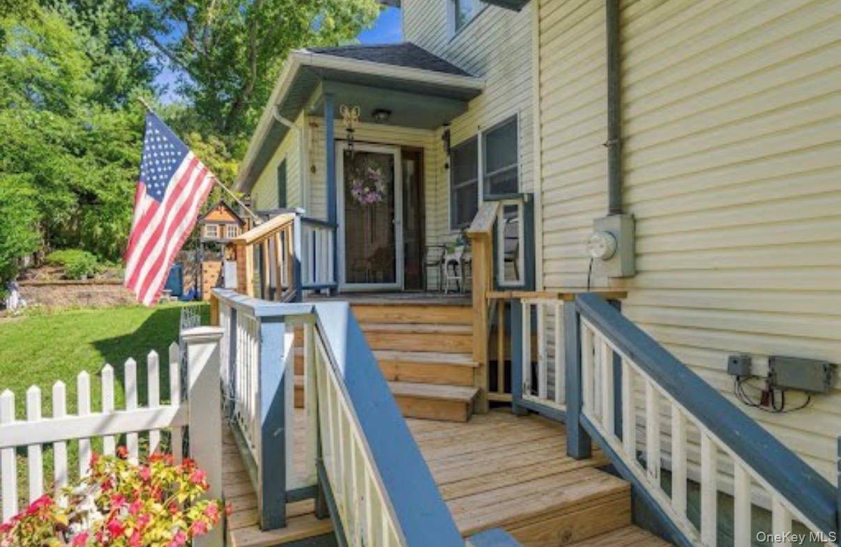 277 Smith RD, Shirley, NY 11967