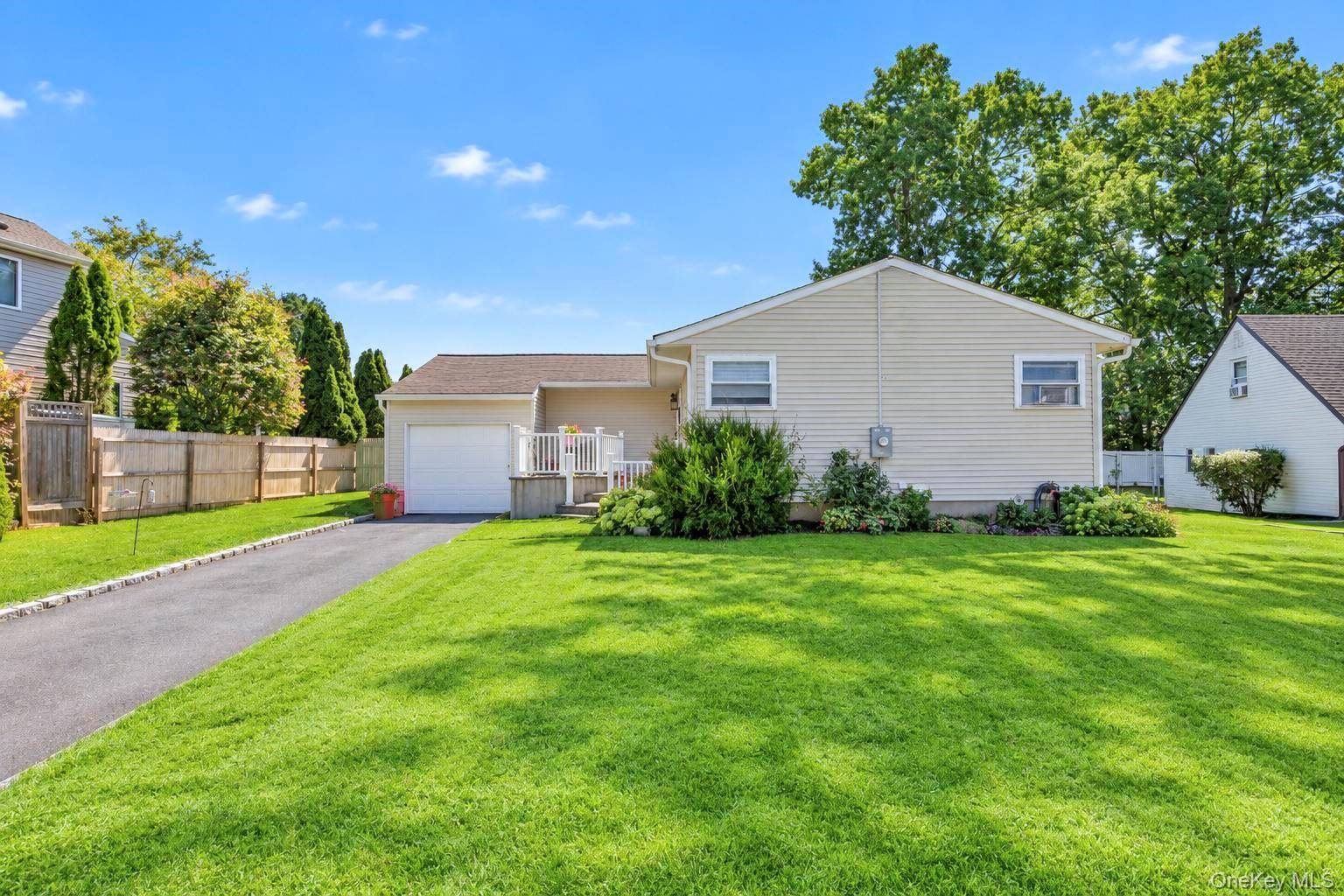 143 Stuyvesant DR, Port Jefferson Station, NY 11776