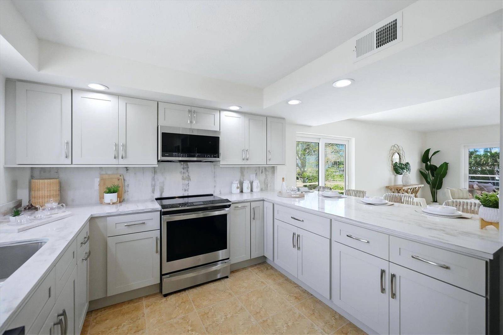 797 BENJAMIN FRANKLIN DR #9, Sarasota, FL 34236