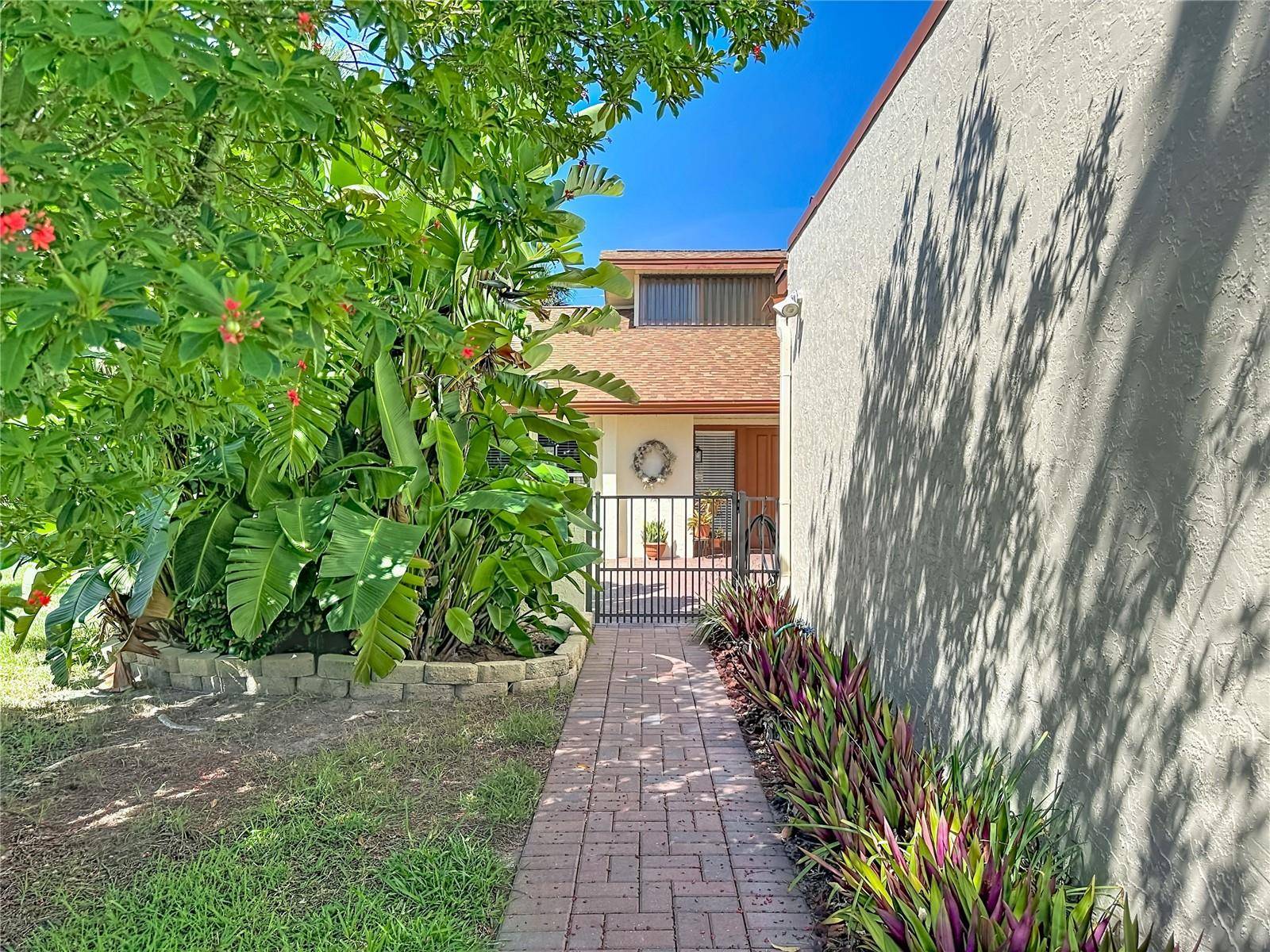 6010 COURTSIDE DR, Bradenton, FL 34210