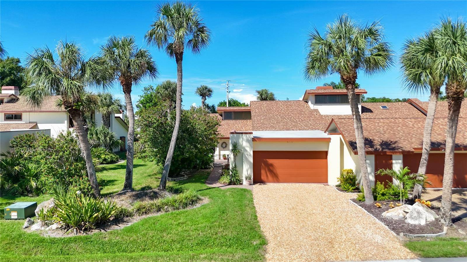 6010 COURTSIDE DR, Bradenton, FL 34210
