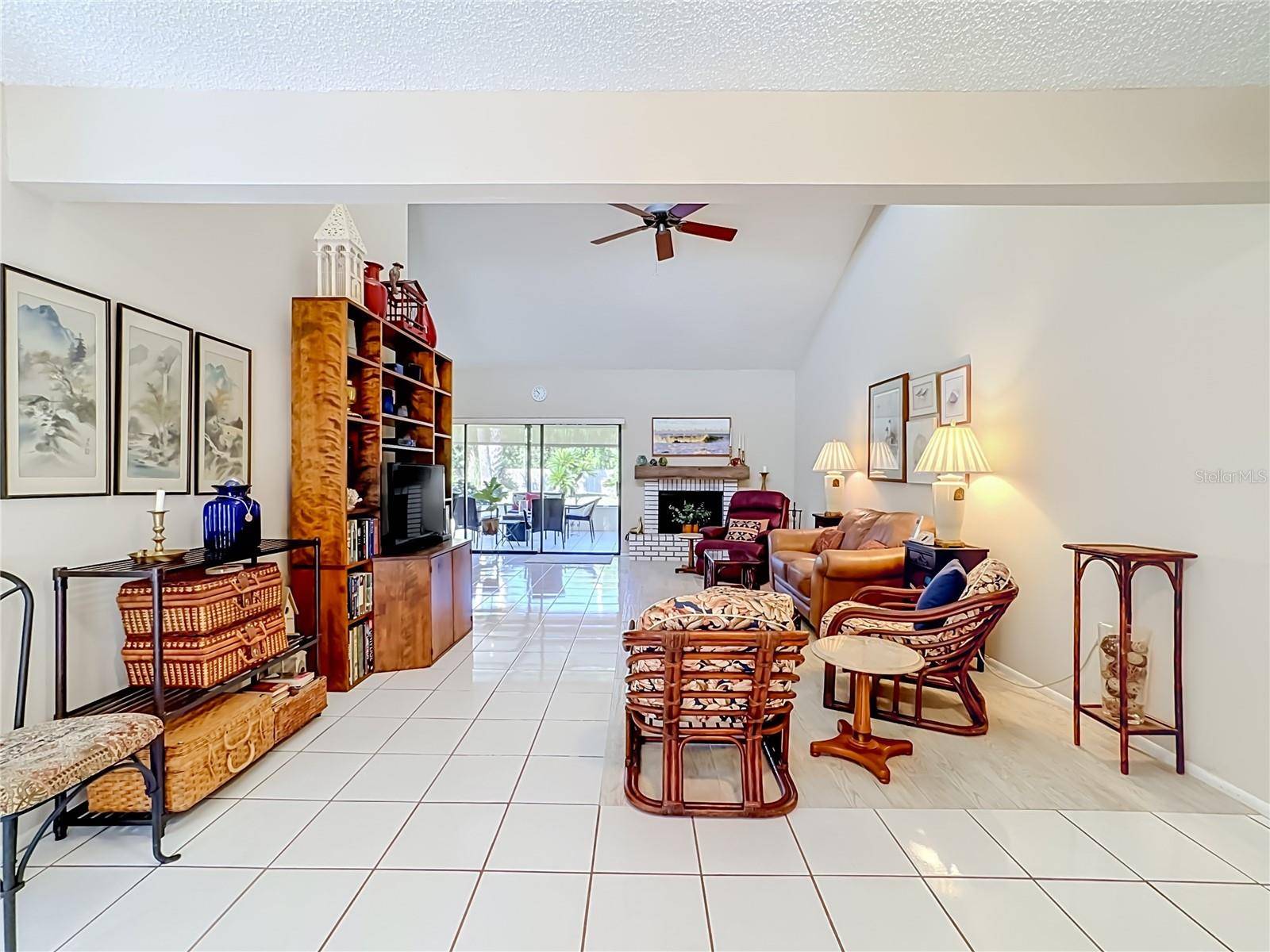 6010 COURTSIDE DR, Bradenton, FL 34210