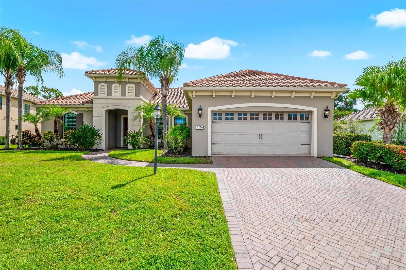 8256 LARKSPUR CIR, Sarasota, FL 34241