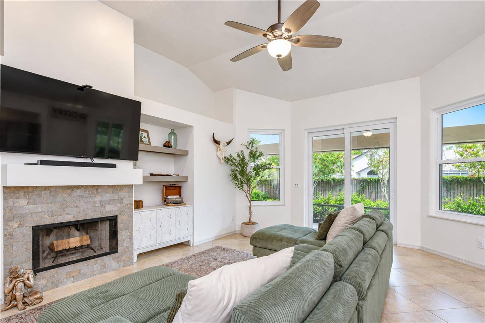 16502 BLENHEIM DR, Lutz, FL 33549