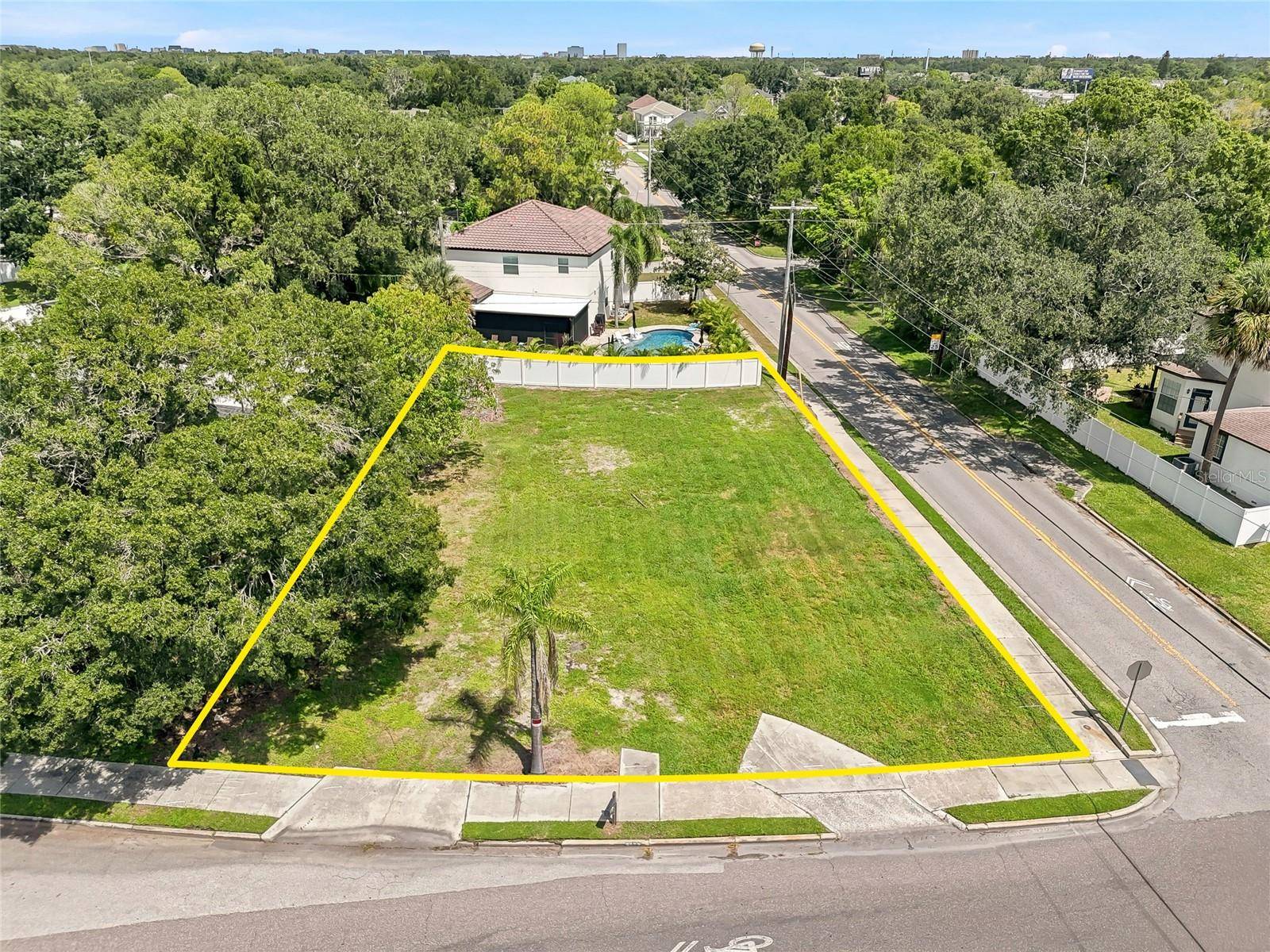 3622 W TAMPA CIR, Tampa, FL 33629