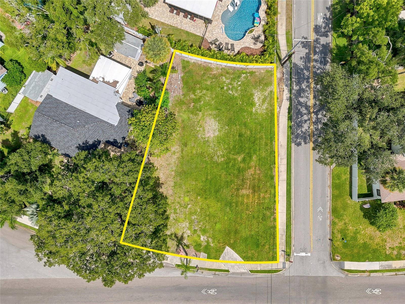3622 W TAMPA CIR, Tampa, FL 33629