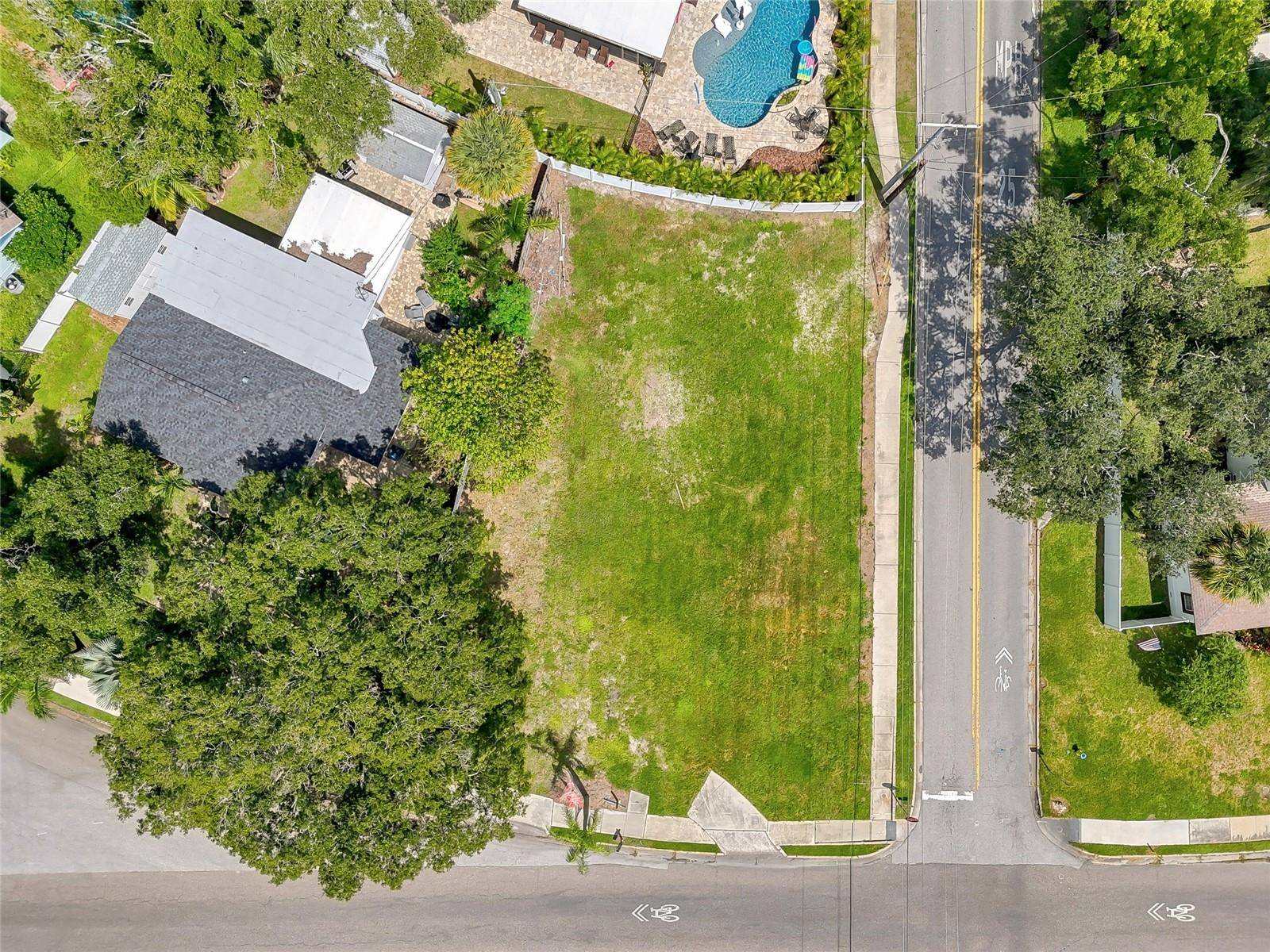 3622 W TAMPA CIR, Tampa, FL 33629