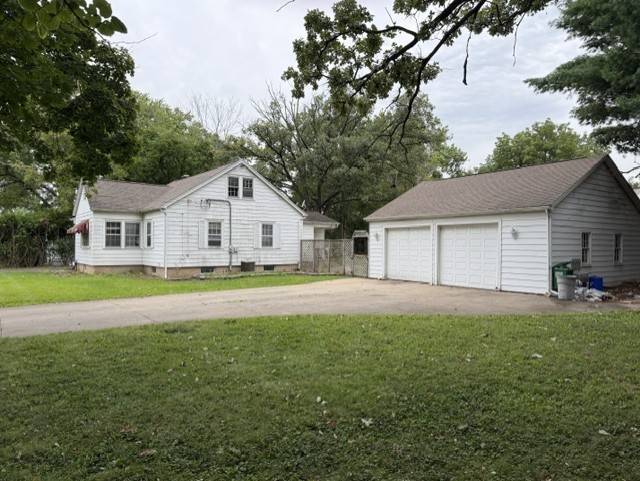 3904 Grove AVE, Mchenry, IL 60050