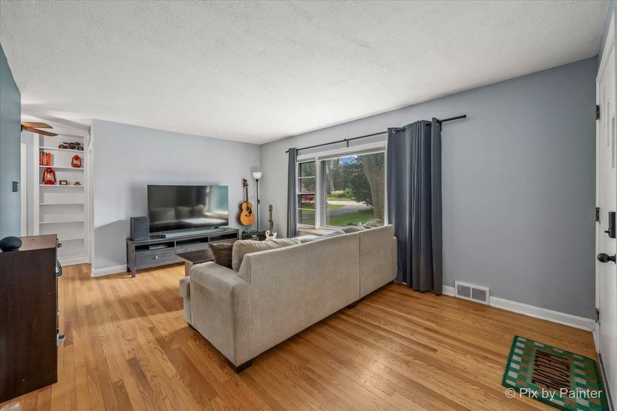 812 Hitchcock AVE, Lisle, IL 60532